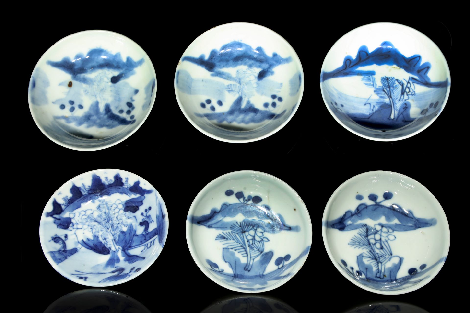 Pequeños platos de porcelana, azul y blanco, dinastia Qing 
Assiettes en porcela&hellip;