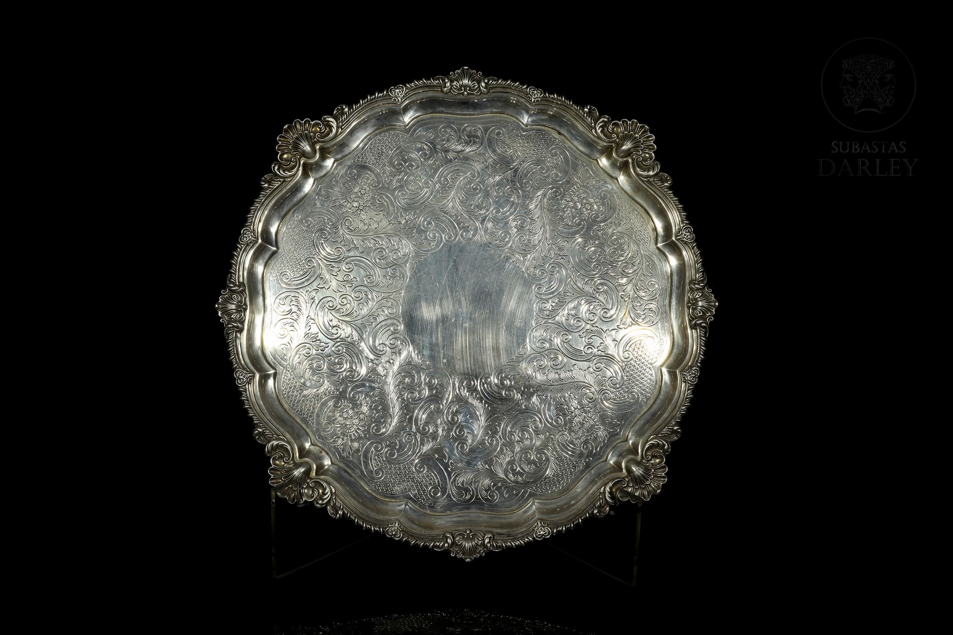 Gran bandeja inglesa de plata, Heming & Co, Londres, 1905 
Plateau au profil cir&hellip;