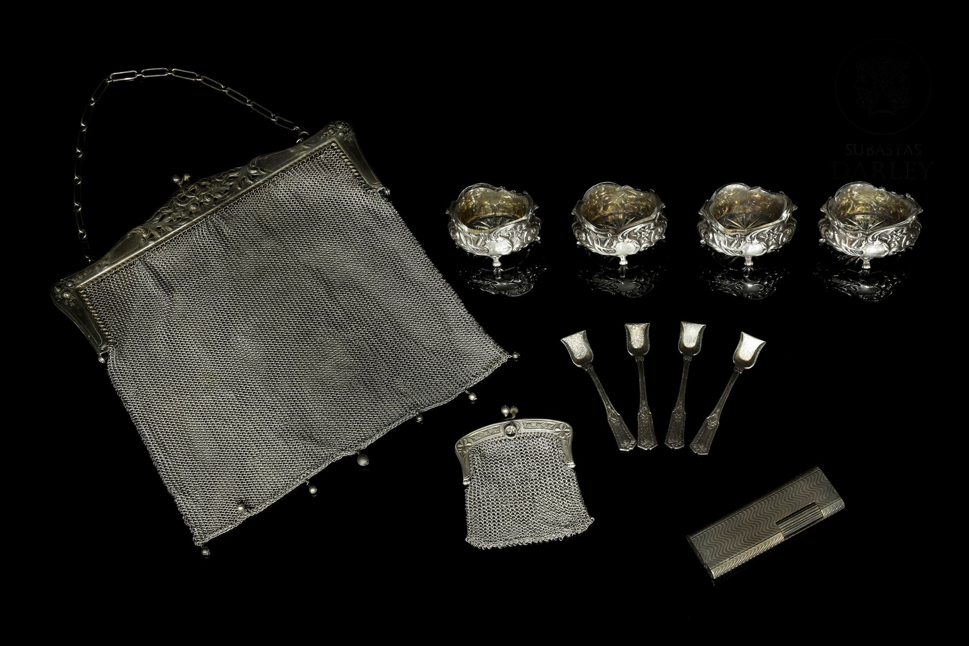 Lote de objetos de plata y un mechero, pps.S.XX 
Ensemble d'objets en argent com&hellip;