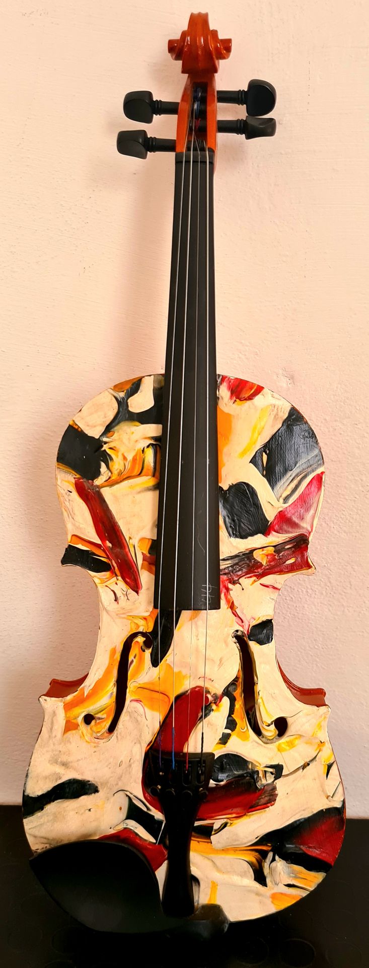 PIERLUIGI DE LUTTI 'Violon' 2012/2018 Technique mixte sur violon Dimensions : 59&hellip;