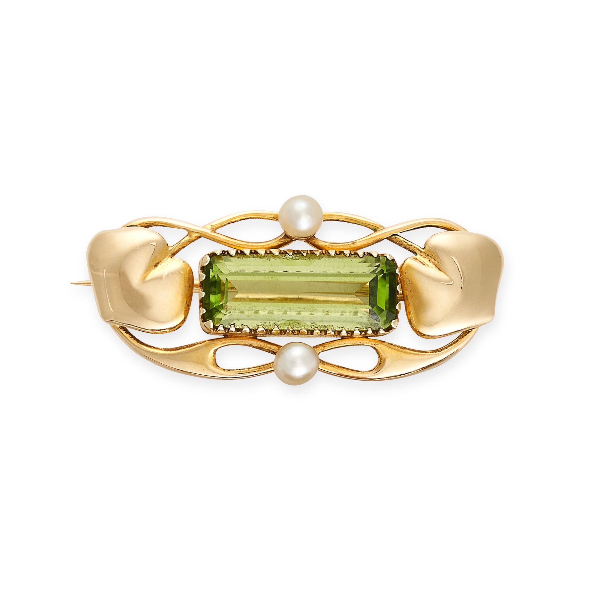 Null NO RESERVE - AN ART NOUVEAU PERIDOT AND PEARL BROOCH, MURRLE BENNETT in 15c&hellip;