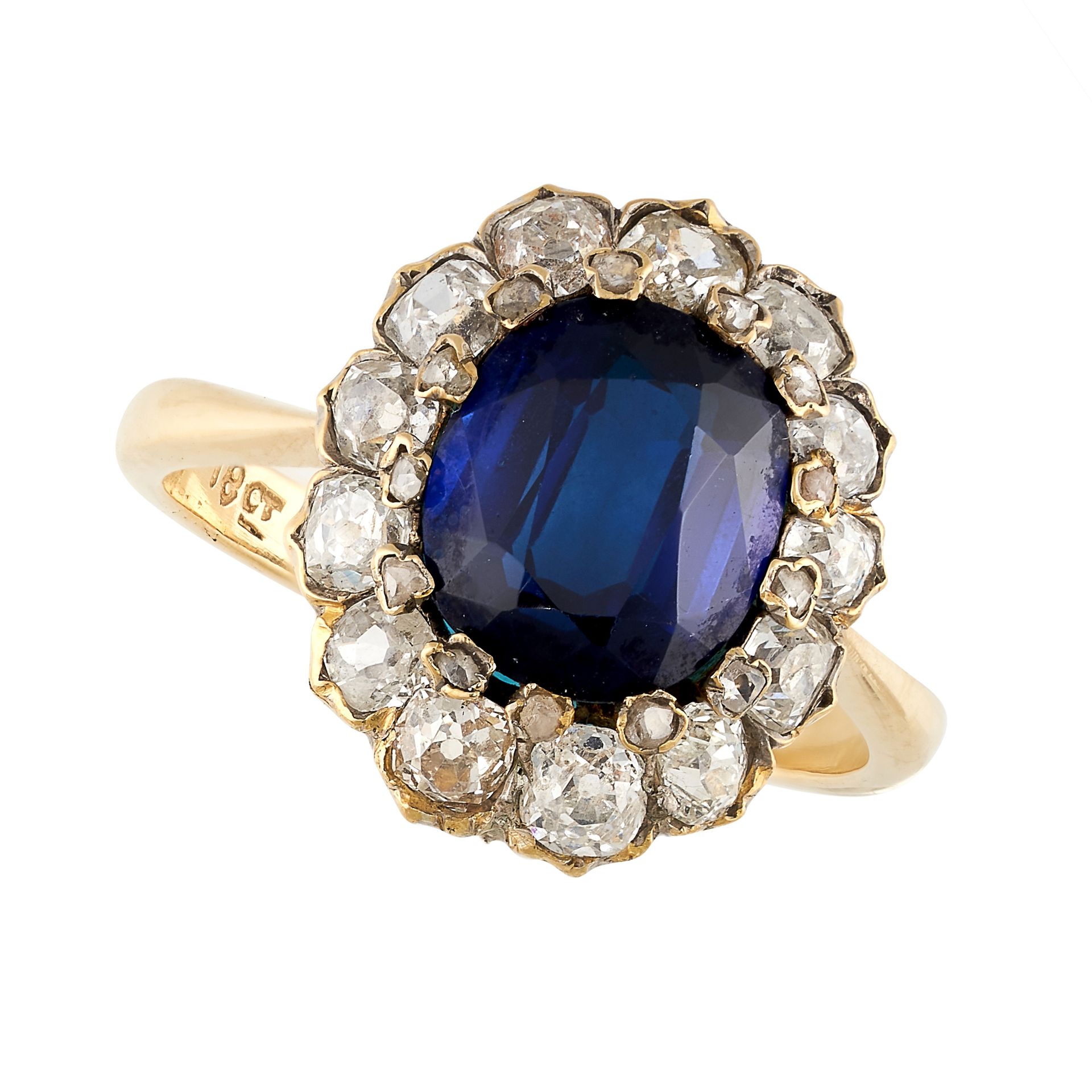 Null 无保留 - 18K黄金合成蓝宝石和钻石戒指，镶有一颗3.22克拉的枕形合成蓝宝石，边框为老式切割和单一切割钻石，钻石共重1.4-1.6克拉，印有18K&hellip;