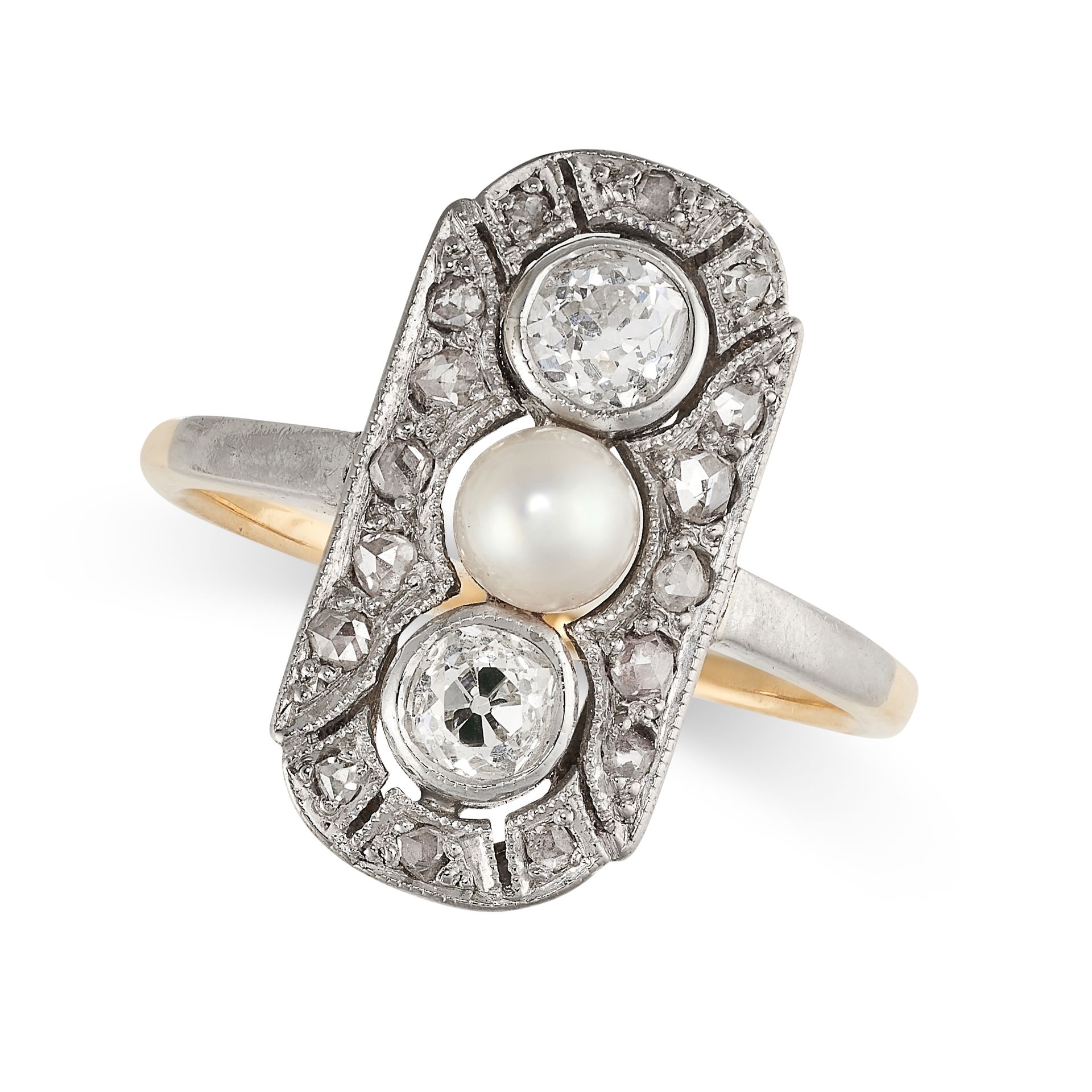 Null 无保留 - AN ART DECO珍珠和钻石礼服戒指，18K黄金和铂金，表面镶嵌了一颗4.3毫米的珍珠，在两颗老式切割钻石之间，在玫瑰切割钻石的镂空边&hellip;