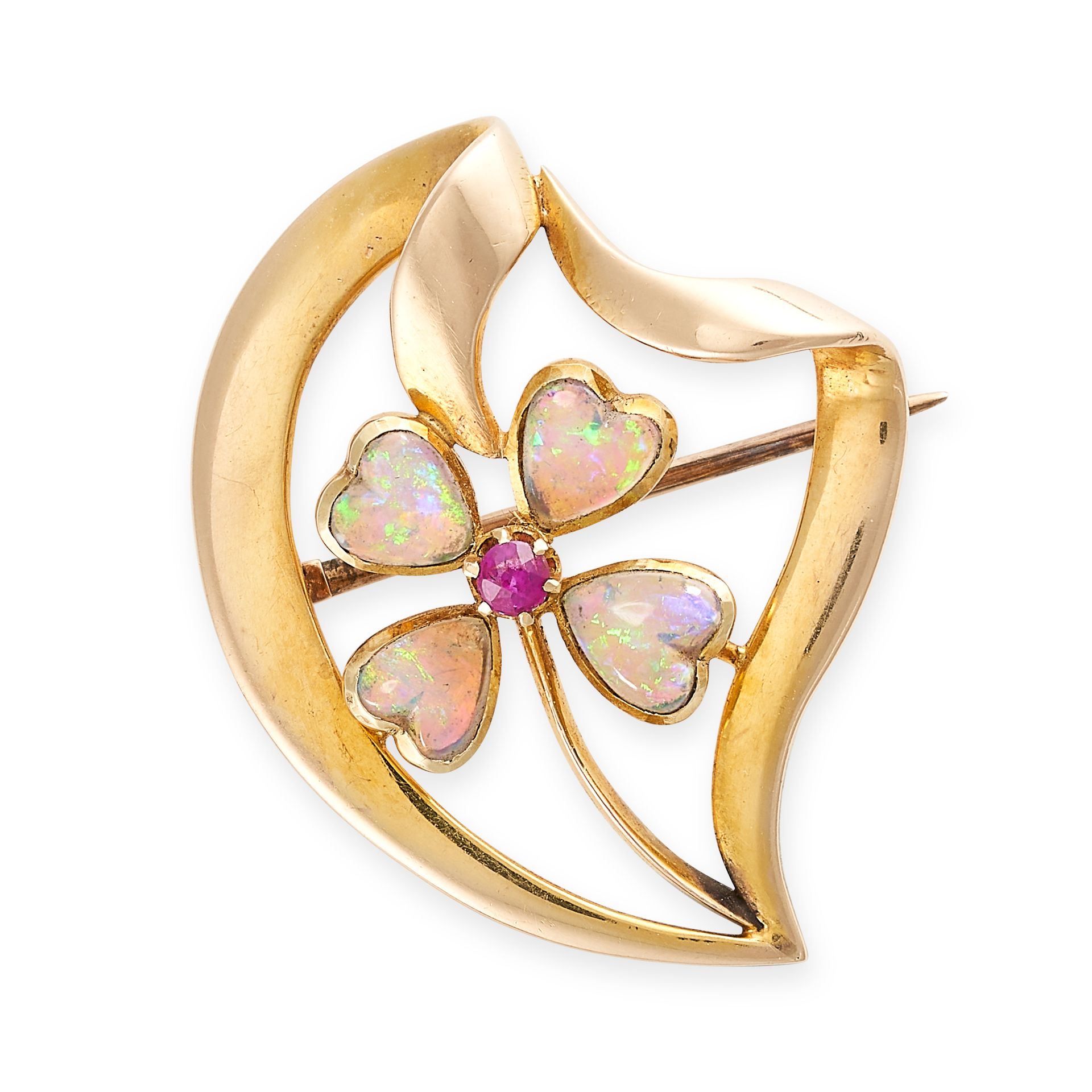 Null NO RESERVE - AN ANTIQUE OPAL AND RUBY BROOCH in 15ct yellow gold, designed &hellip;