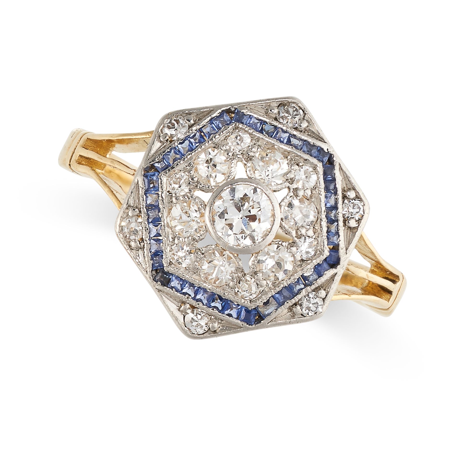 Null 无保留 - 18K黄金和铂金装饰钻石和蓝宝石戒指，六边形的表面上镶嵌着一颗中央的圆形切割钻石，周围是同心圆切割的钻石和阶梯式切割的蓝色蓝宝石，没有化验&hellip;