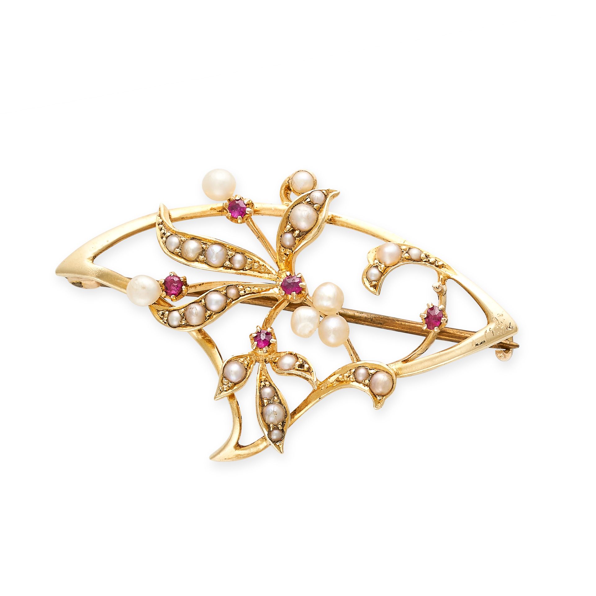 Null NO RESERVE - AN ANTIQUE ART NOUVEAU RUBY AND PEARL BROOCH in 15ct yellow go&hellip;