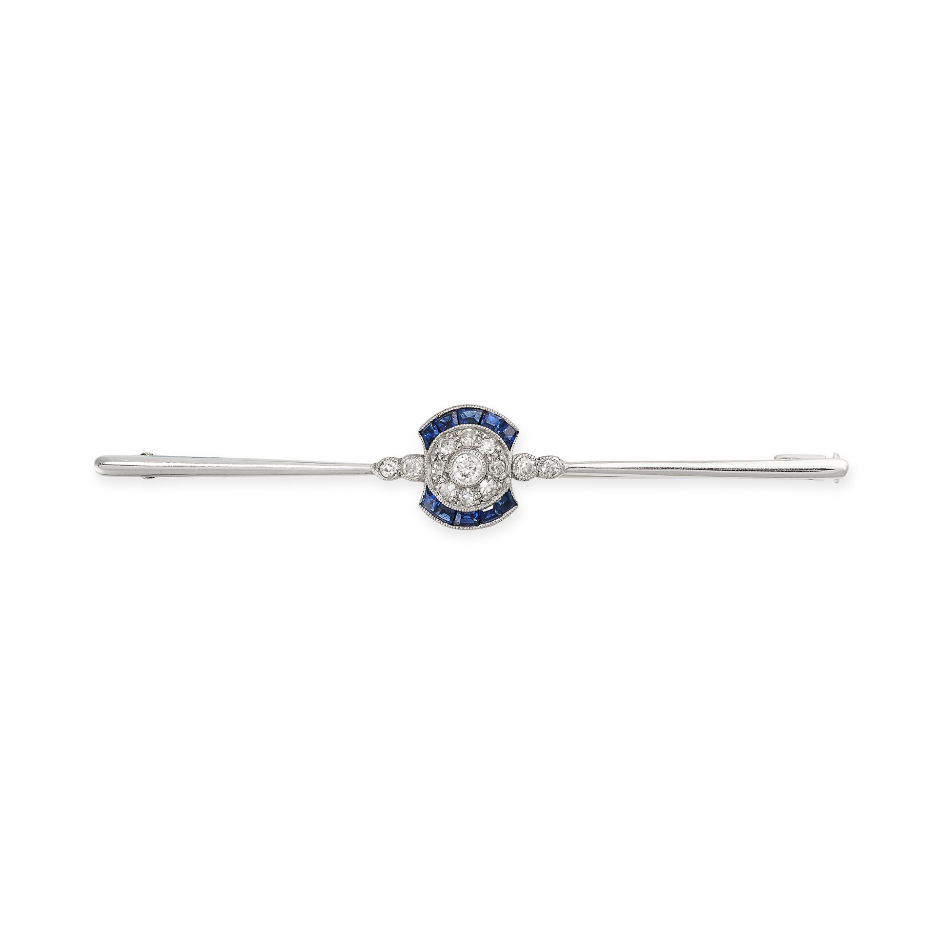 Null NO RESERVE - A SAPPHIRE AND DIAMOND BAR BROOCH in 18ct white gold and plati&hellip;