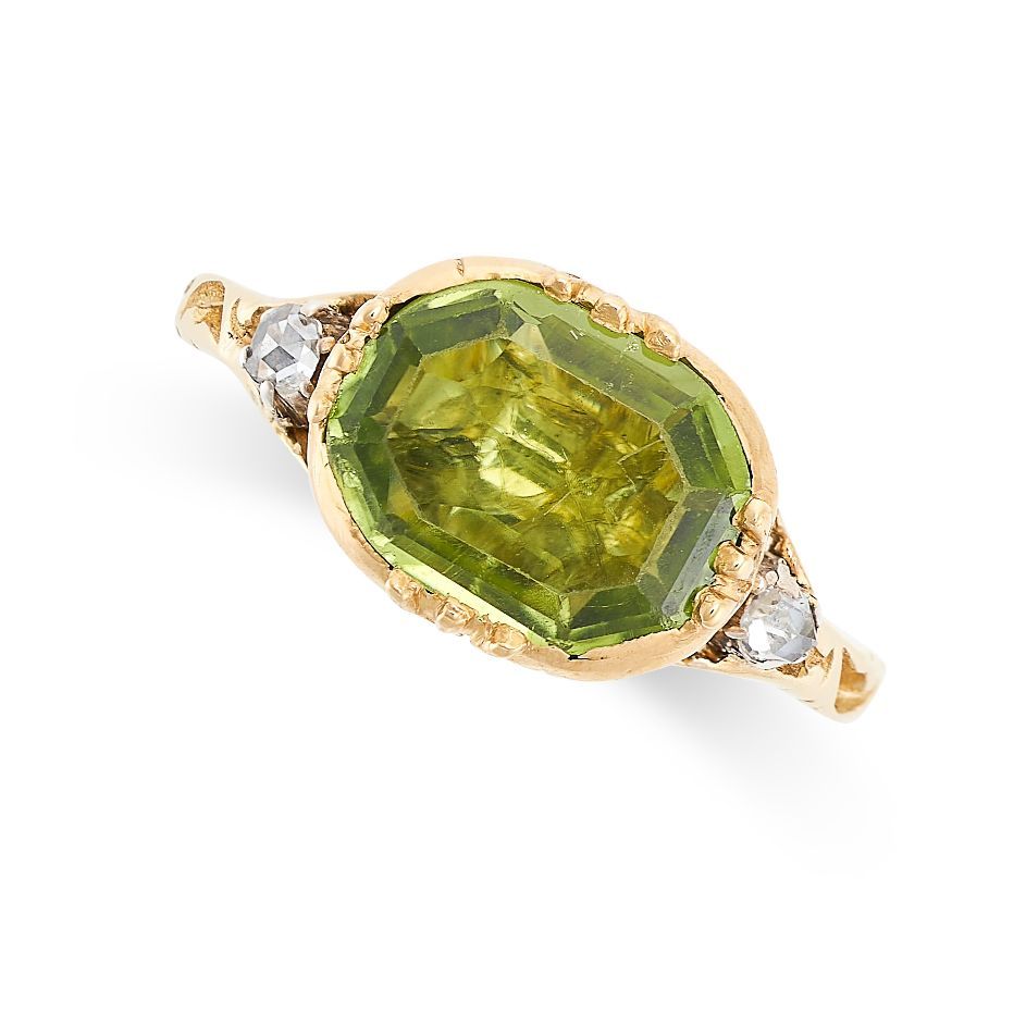 Null A PERIDOT AND DIAMOND DRESS RING, 19TH CENTURY AND LATER in yellow gold and&hellip;
