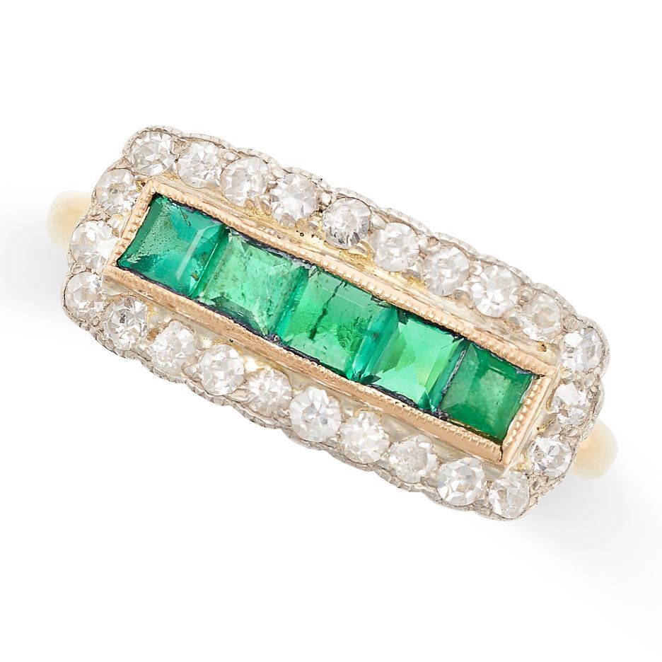 Null A VINTAGE EMERALD AND DIAMOND RING in yellow gold and silver, set with a ro&hellip;