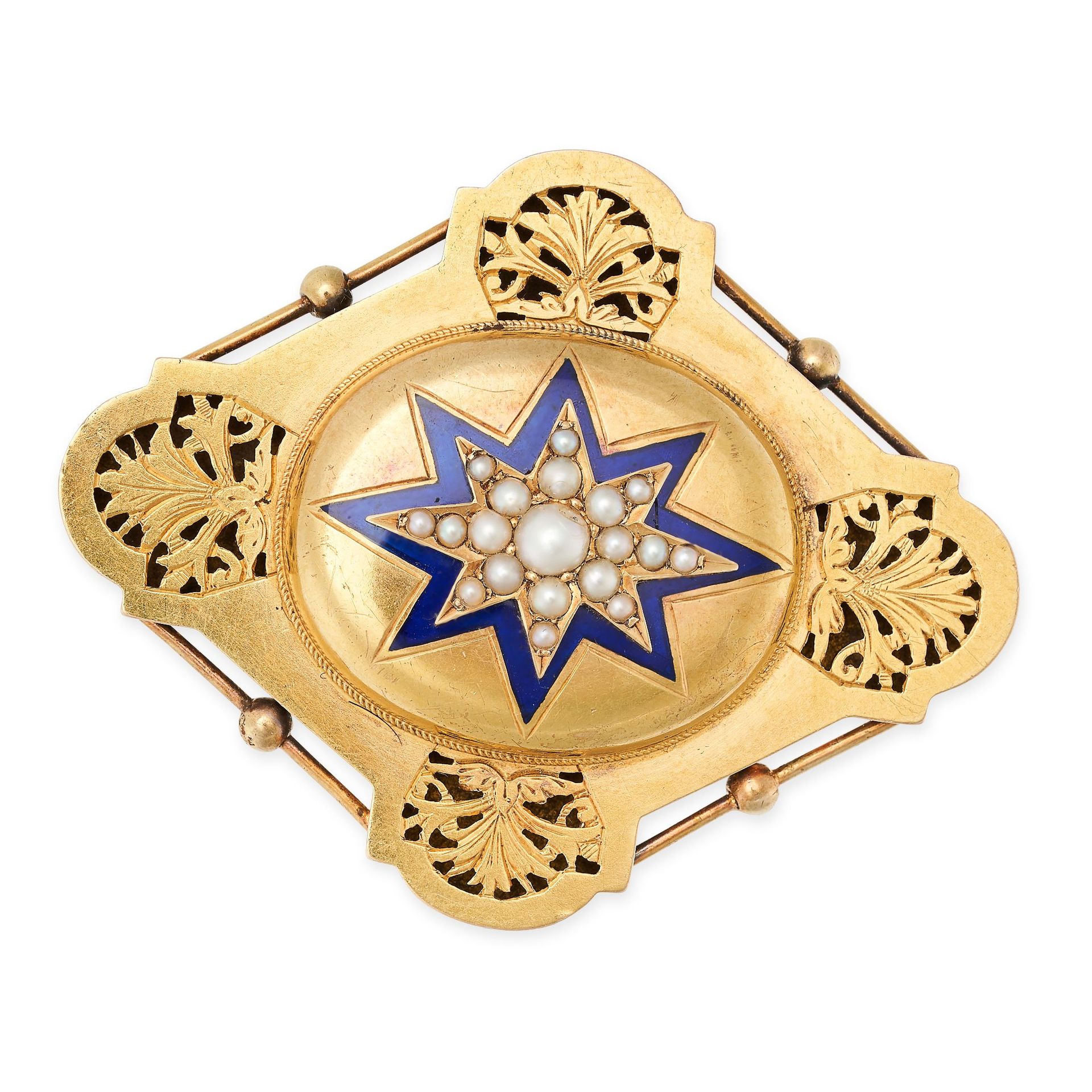 Null 高克拉黄金珍珠珐琅悼念手镯，伊特鲁里亚复兴时期的设计，中央的星星图案镶嵌着珍珠和蓝色珐琅，背面有玻璃覆盖的发饰吊坠，无鉴定标志，4.8厘米，16.6克&hellip;