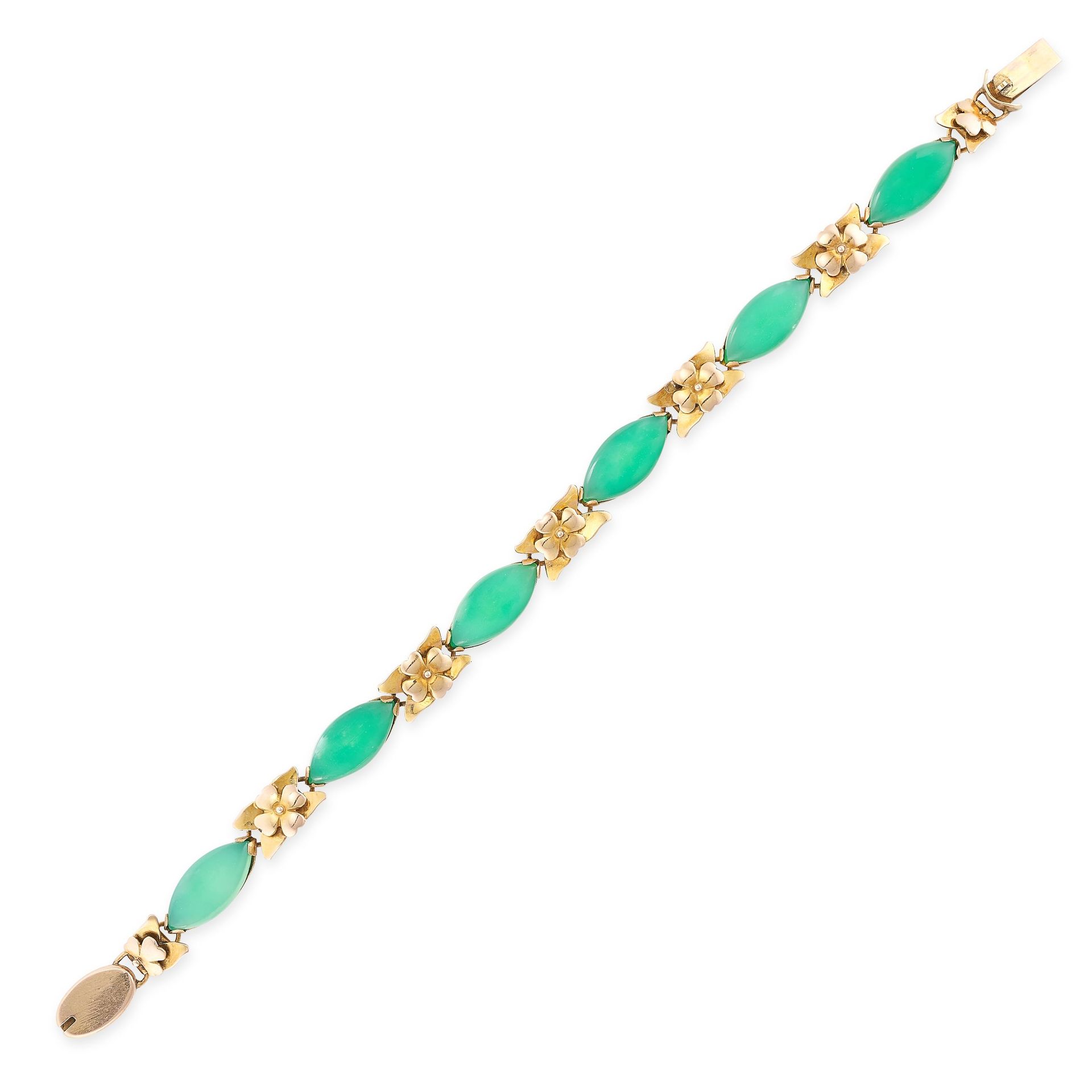 Null A CHRYSOPRASE BRACELET in 14ct yellow gold, set with six marquise shaped po&hellip;