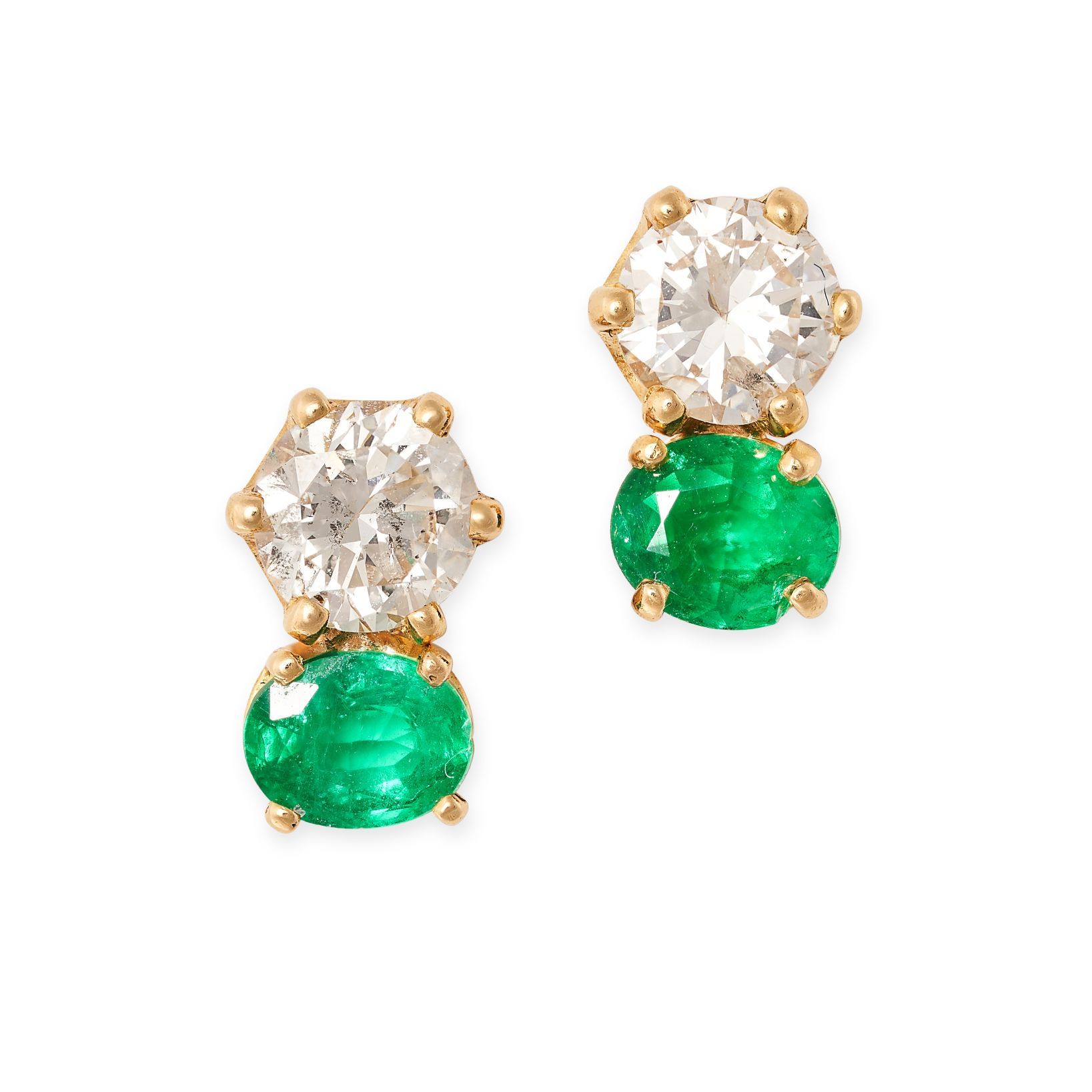 Null 一对18K黄金祖母绿和钻石耳环，每只都镶嵌了一颗椭圆形切割的祖母绿和一颗圆形明亮式切割的钻石，钻石总重1.5-1.7克拉，印有18K 750，1.1厘&hellip;