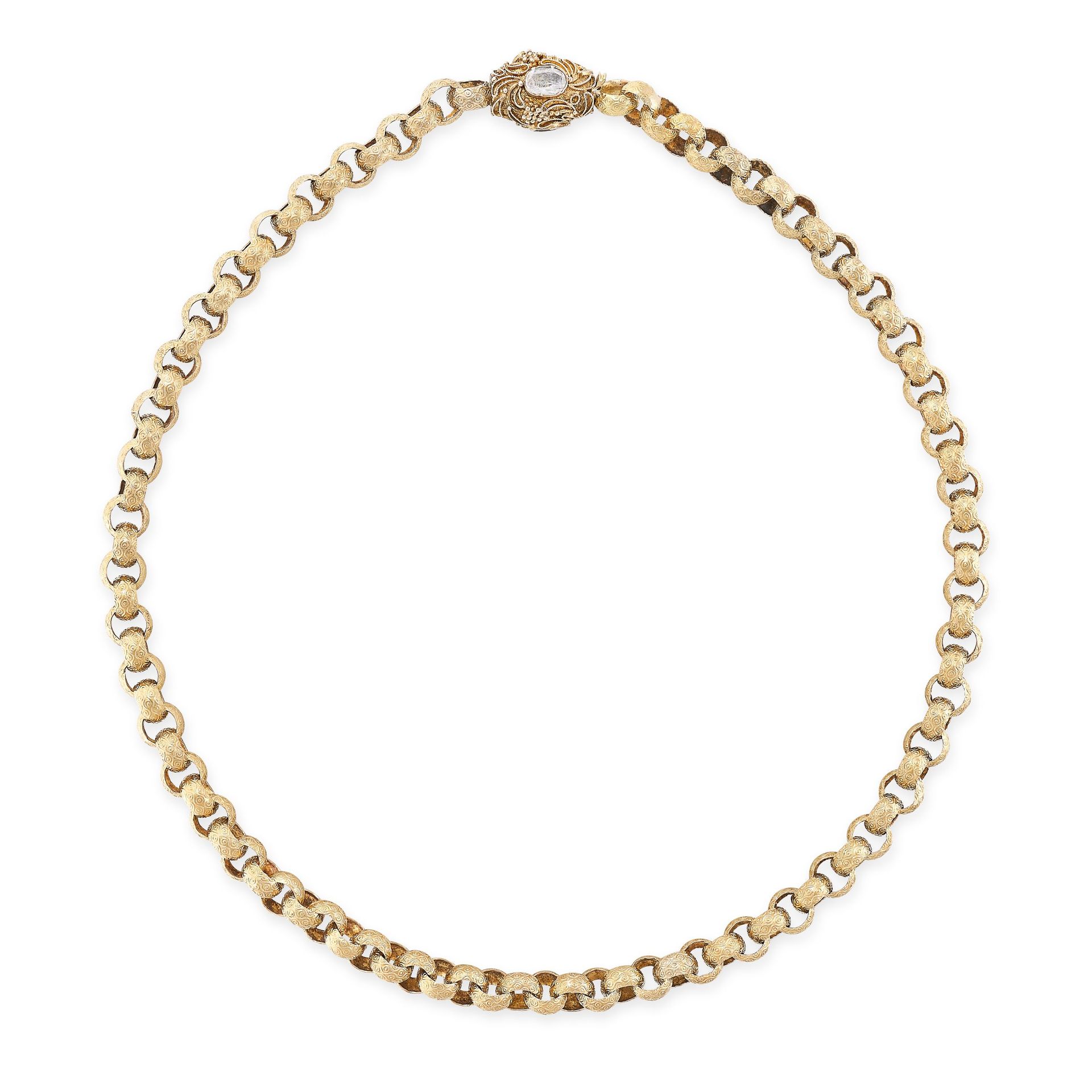 Null 格鲁吉亚黄金花链项链，由单排带纹理装饰的贝壳链组成，扣子上镶嵌着椭圆形切割的粉色黄宝石，长36.5厘米，重17.6克。