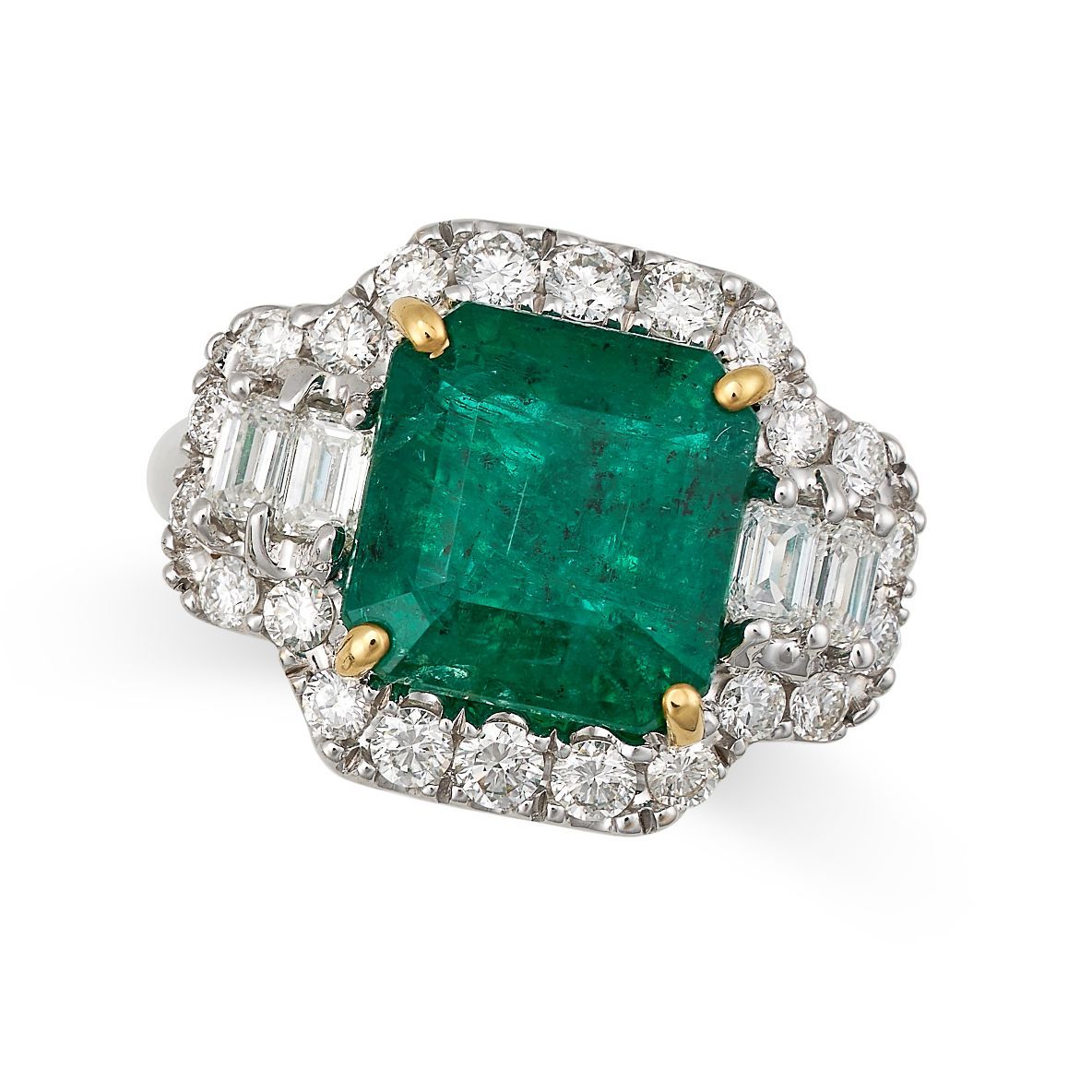 Null 18K白金祖母绿和钻石礼服戒指，镶嵌了一颗5.11克拉的祖母绿，由一对祖母绿切割的钻石点缀，边上是圆形切割的钻石，钻石总计1.0-1.1克拉，印有75&hellip;