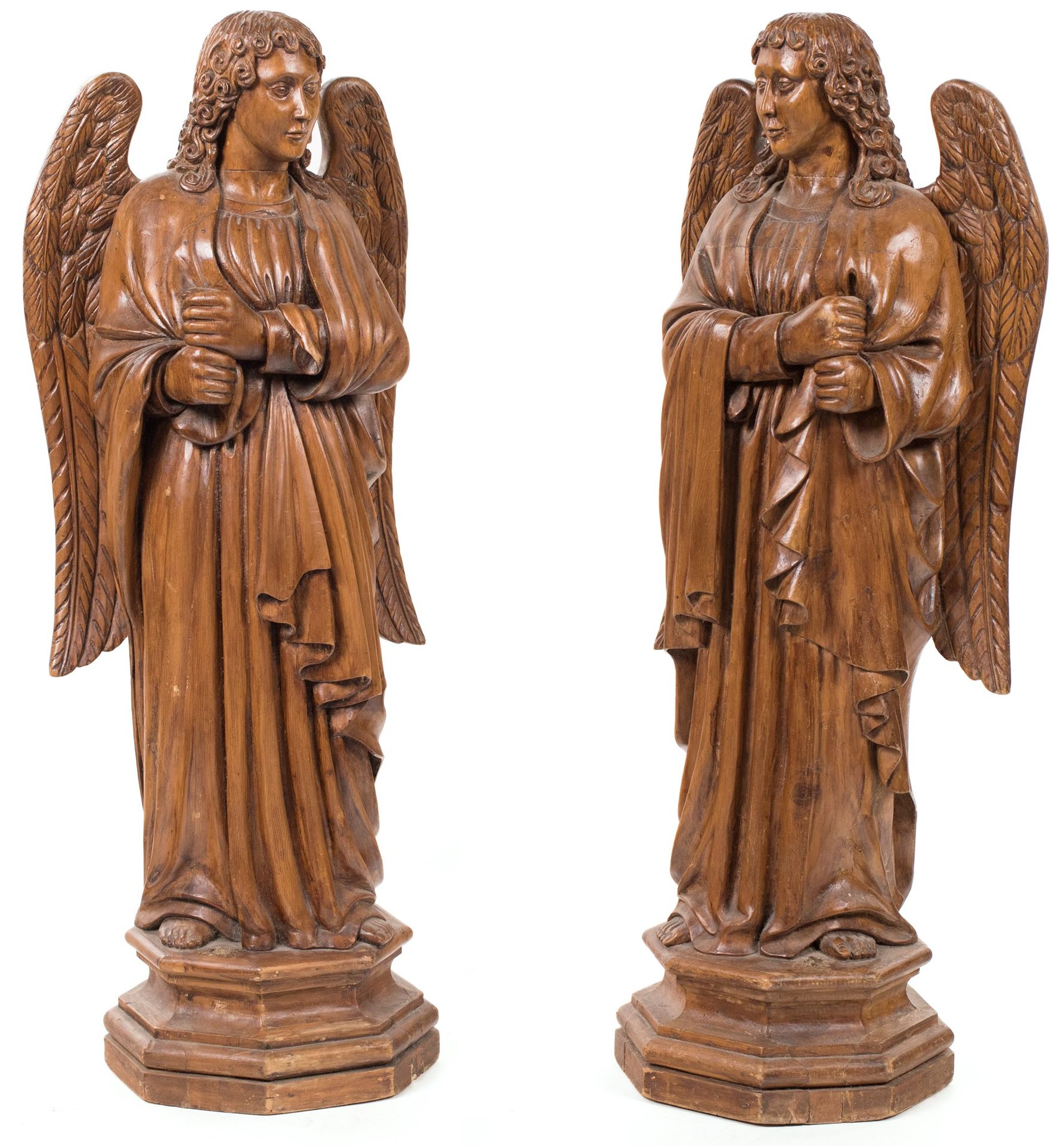 Pair of wood carvings, late 18th century depicting reggicero angels