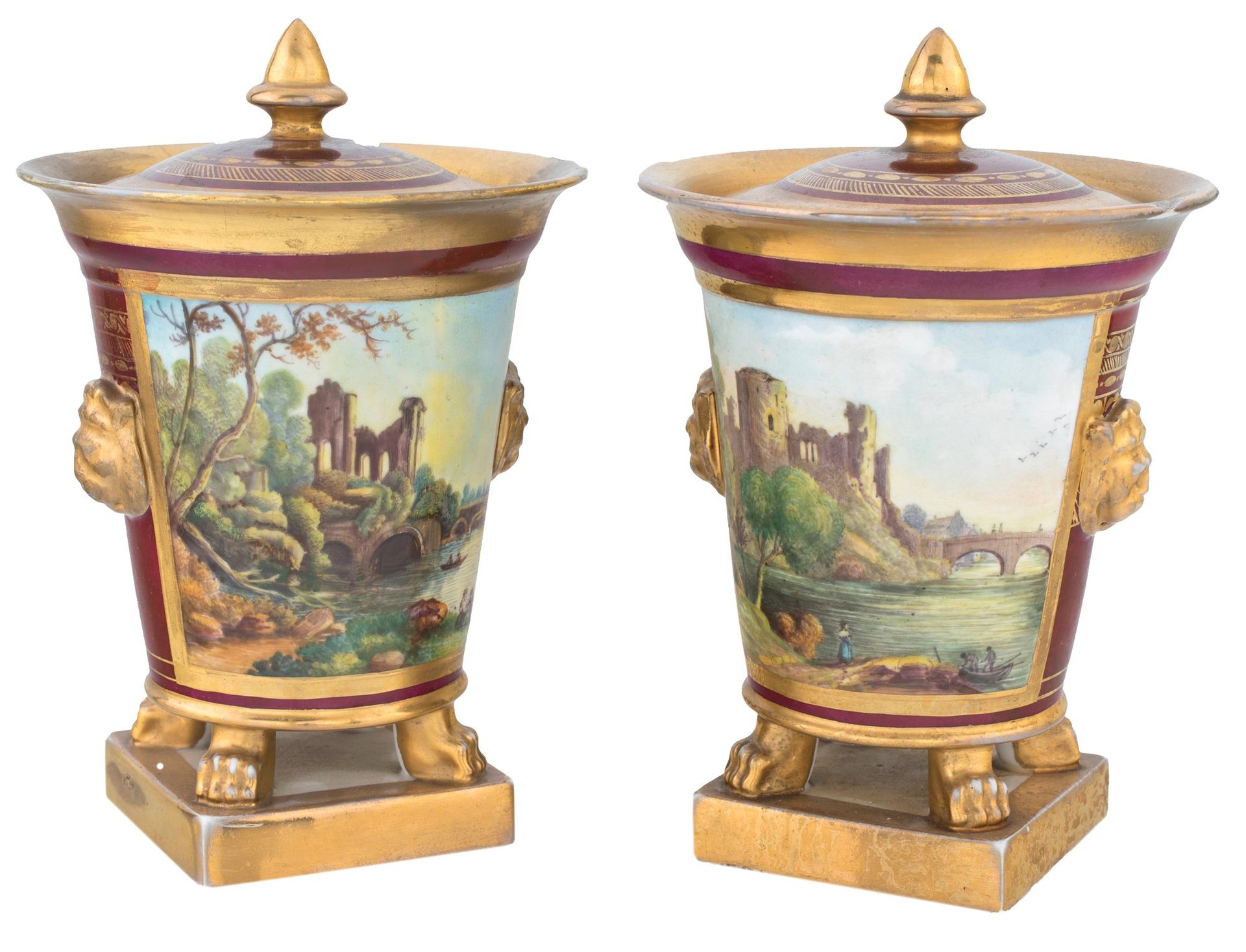 Pair of Empire period porcelain vases with lid 圆锥形，有野人脚和方形底座，在苋菜红的背景上装饰着美丽的多色阿卡迪&hellip;
