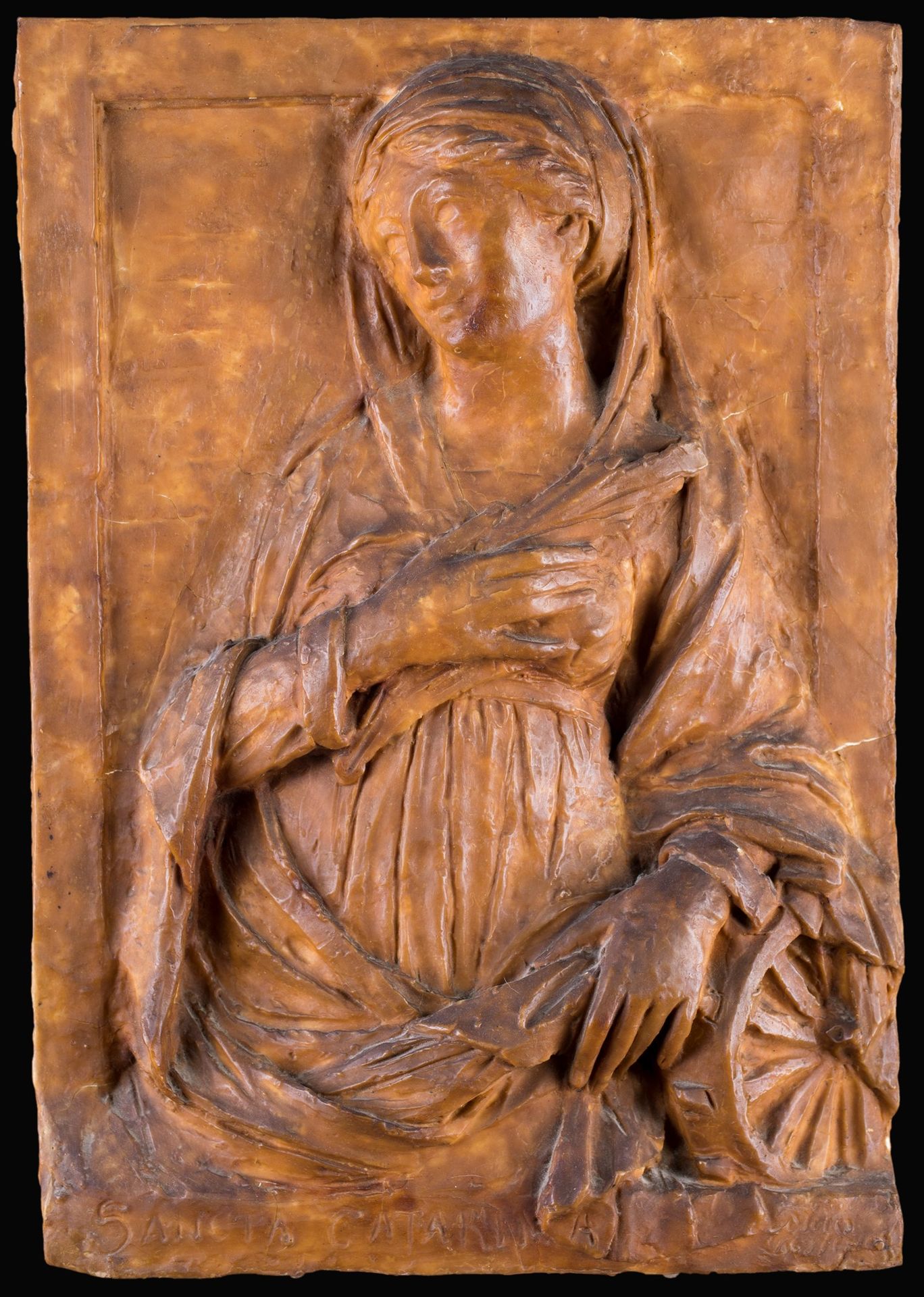 Wax bas-relief on a plaster core 描绘的是圣凯瑟琳；右下角有签名
