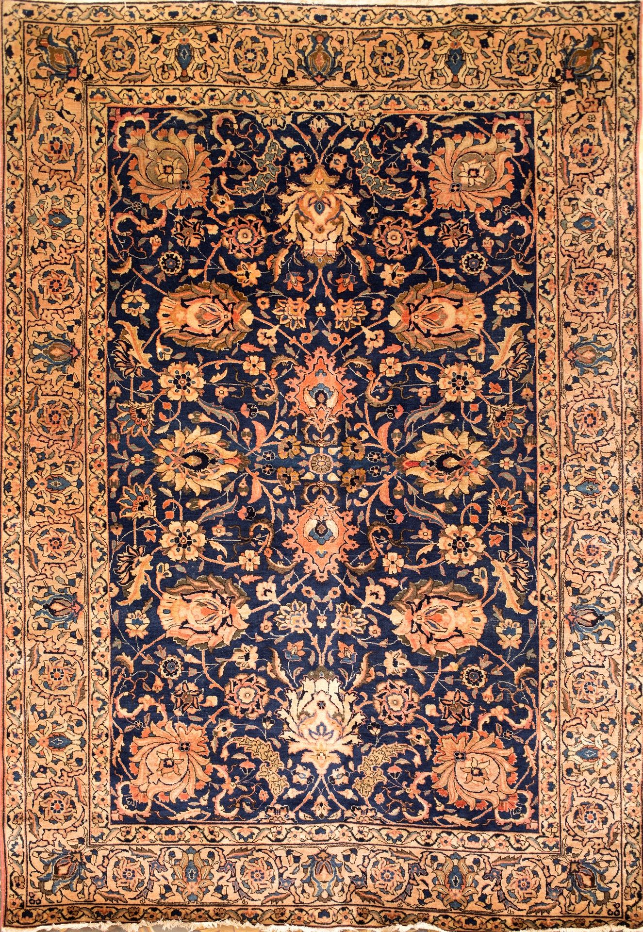 Persian carpet blue background 有密集的装饰，有粉红色色调的花芽