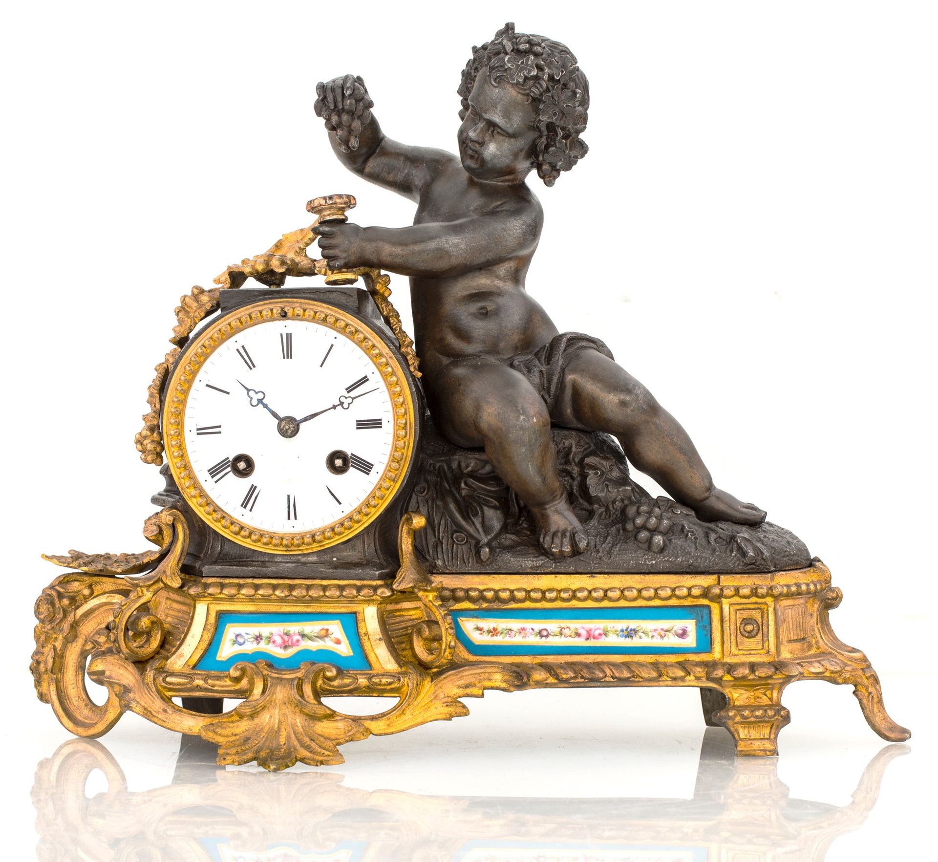 Burnished and gilded bronze clock with Sèvres porcelain plates, 19th century car&hellip;