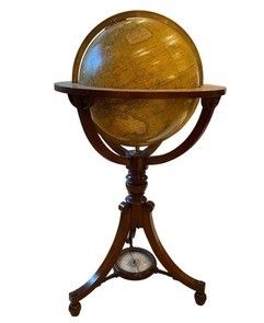 Un globe anglais extrêmement rare et important de 21 pou…