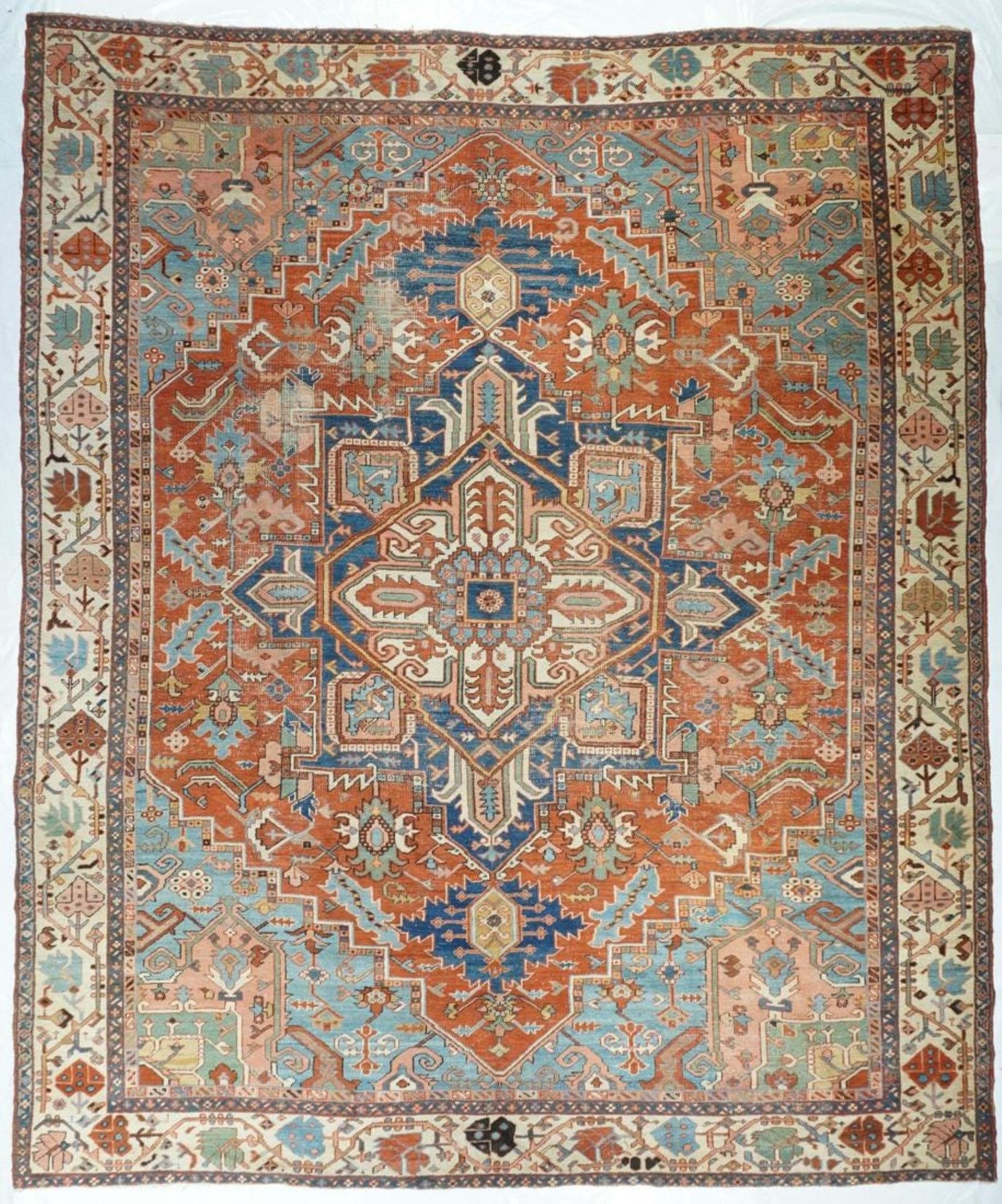 Null 古董塞拉皮地毯，10'6" x 12'6" ( 3.45 x 3.81 M )