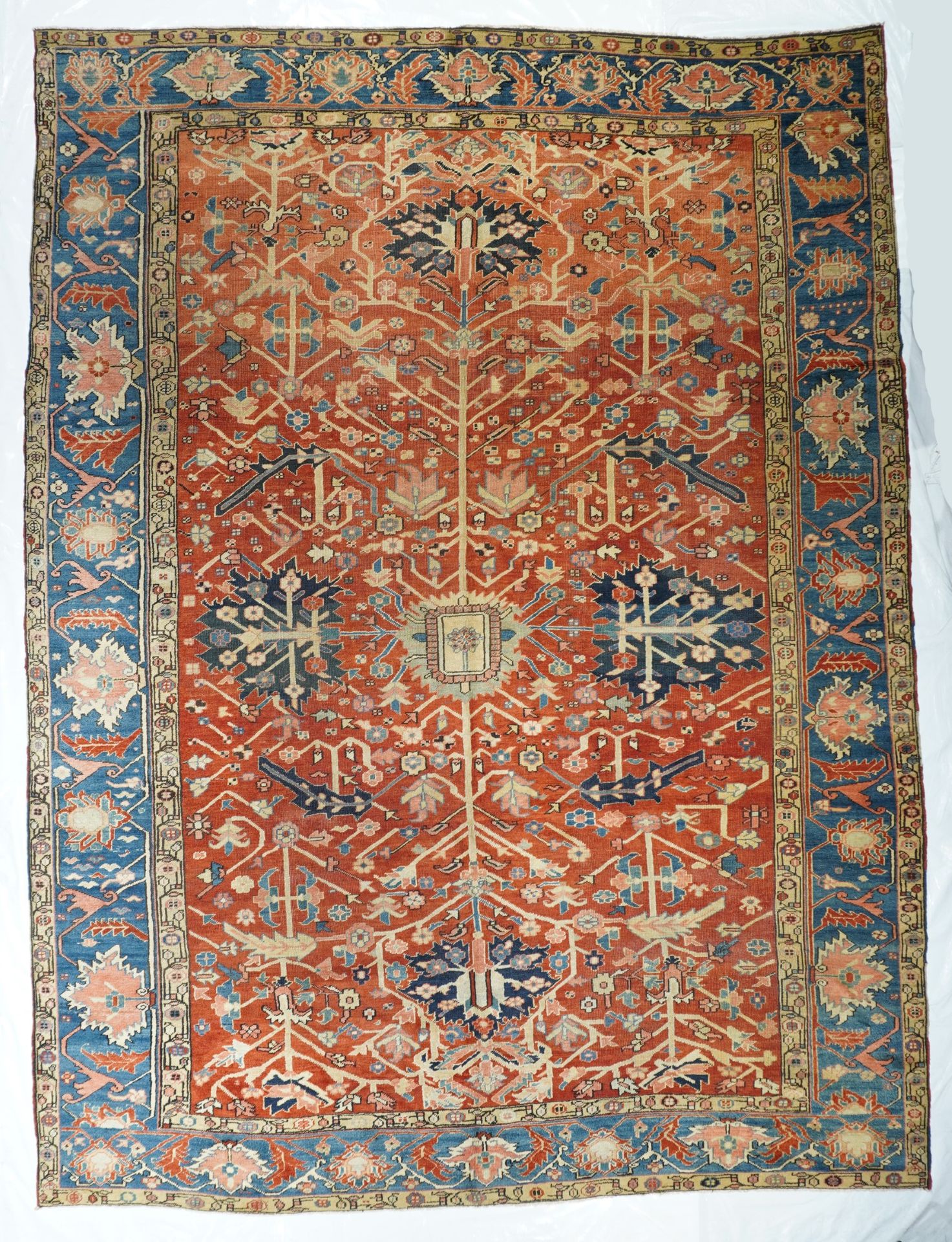 Null 古董塞拉皮地毯，10'1" x 13'5" ( 3.07 x 4.09 M )