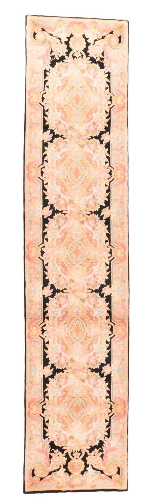 Null Savonnerie地毯，2'6" x 12' ( 0.76 x 3.66 M )