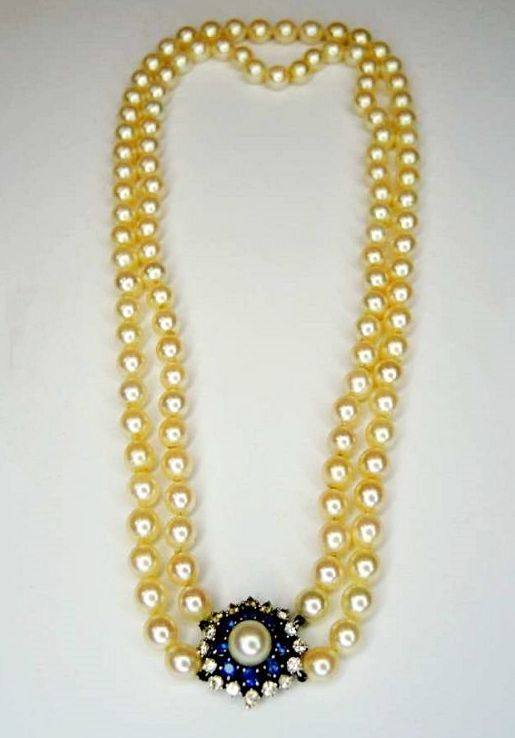 Zeilose Perlenkette 18K白金蓝宝石钻石扣，共镶嵌了约1克拉的钻石和约0.50克拉的蓝宝石。高级珠宝商的作品。直径约7毫米的珍珠，长约40厘&hellip;