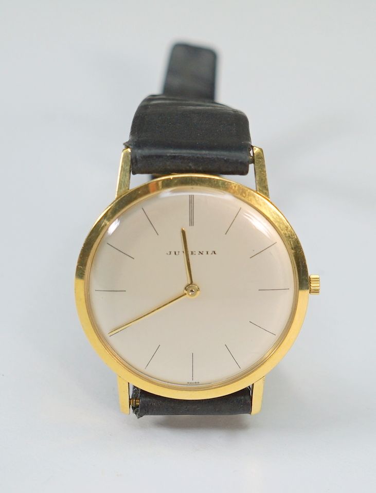 Juvenia, elegante Armbanduhr 14 K Gelbgold, mit Meistermarke punziert. Zeitlose &hellip;