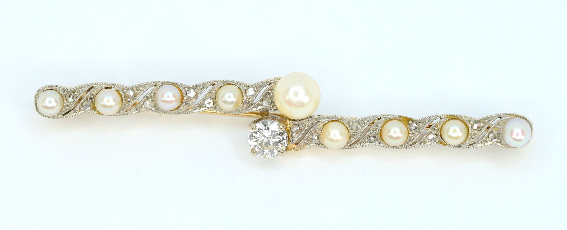 Exquisite Art déco Brosche Or blanc et or jaune 14 K, estampillé. Fine broche bâ&hellip;