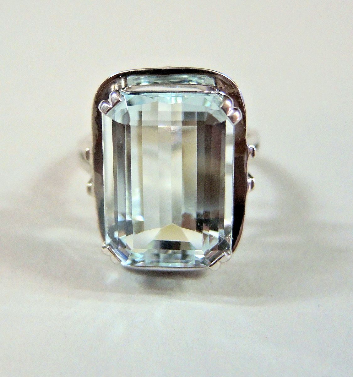 Ausgefallener Aquamarin-Ring Oro bianco 14 K timbrato, con marchio del gioiellie&hellip;