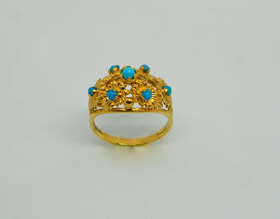Damenring mit Türkisen 14K黄金。详细的花束形状的女式戒指，镶有7颗绿松石。状况良好。可能是意大利，1980年代。戒指尺寸58，重量约3&hellip;