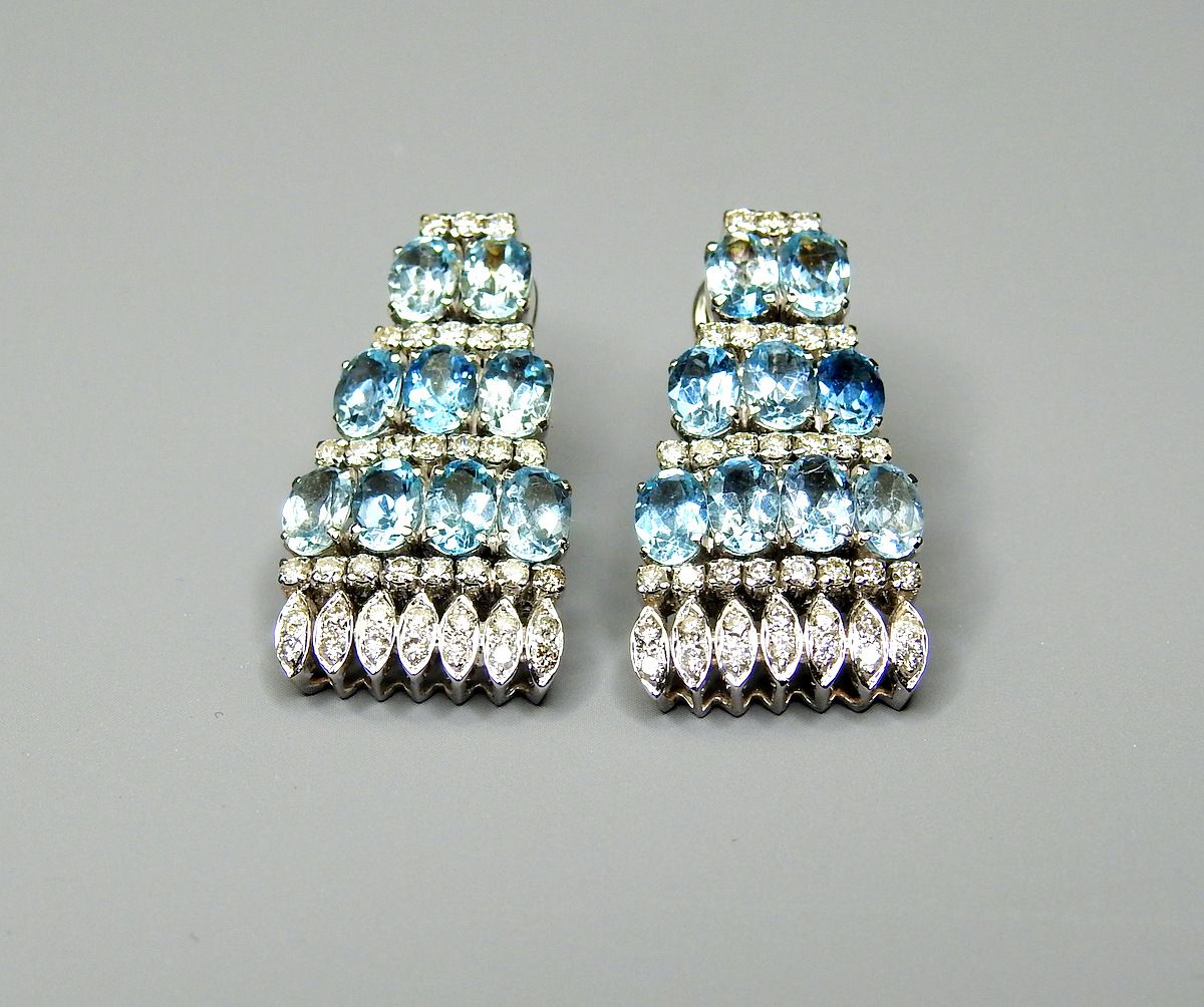 Außergewöhlicher Ohrringe 14 K white gold. Elegant earrings set with 9 aquamarin&hellip;