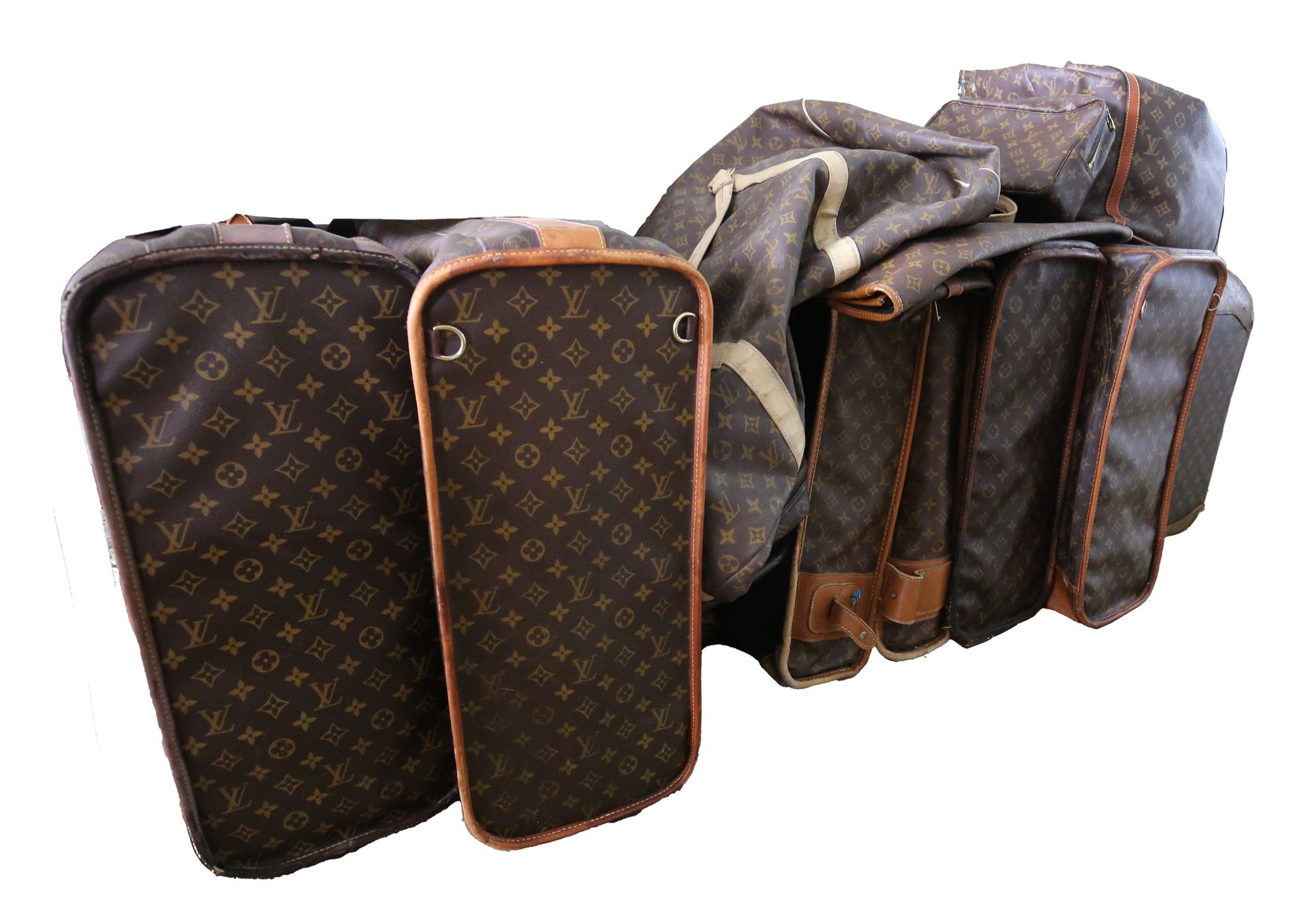 Null Un grand nombre de bagages LV vintage et modernes, y compris des valises, e&hellip;