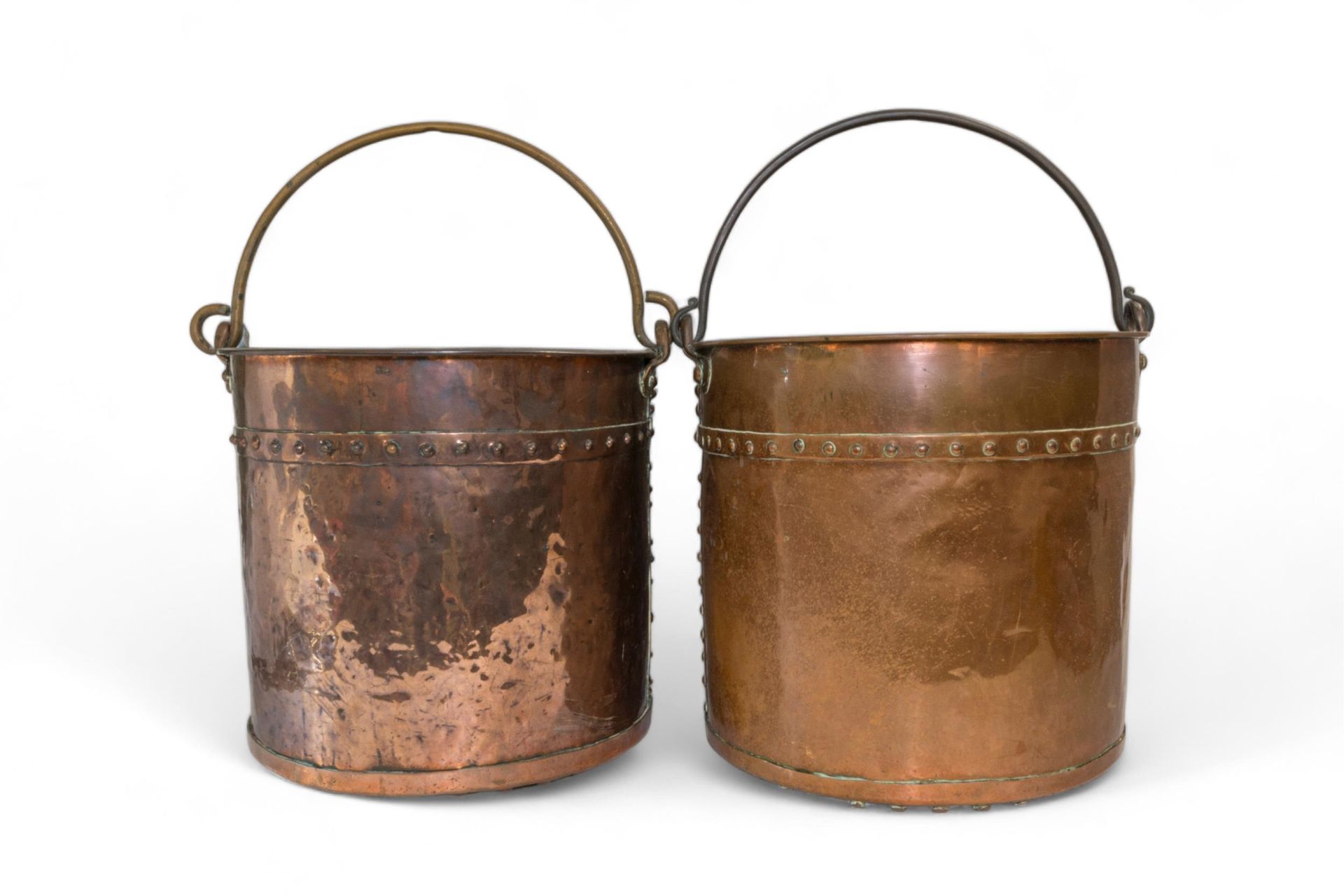 Null 一个铜和黄铜的煤桶/杂物桶，铆接接缝，摇柄，还有一个类似的。 26 厘米