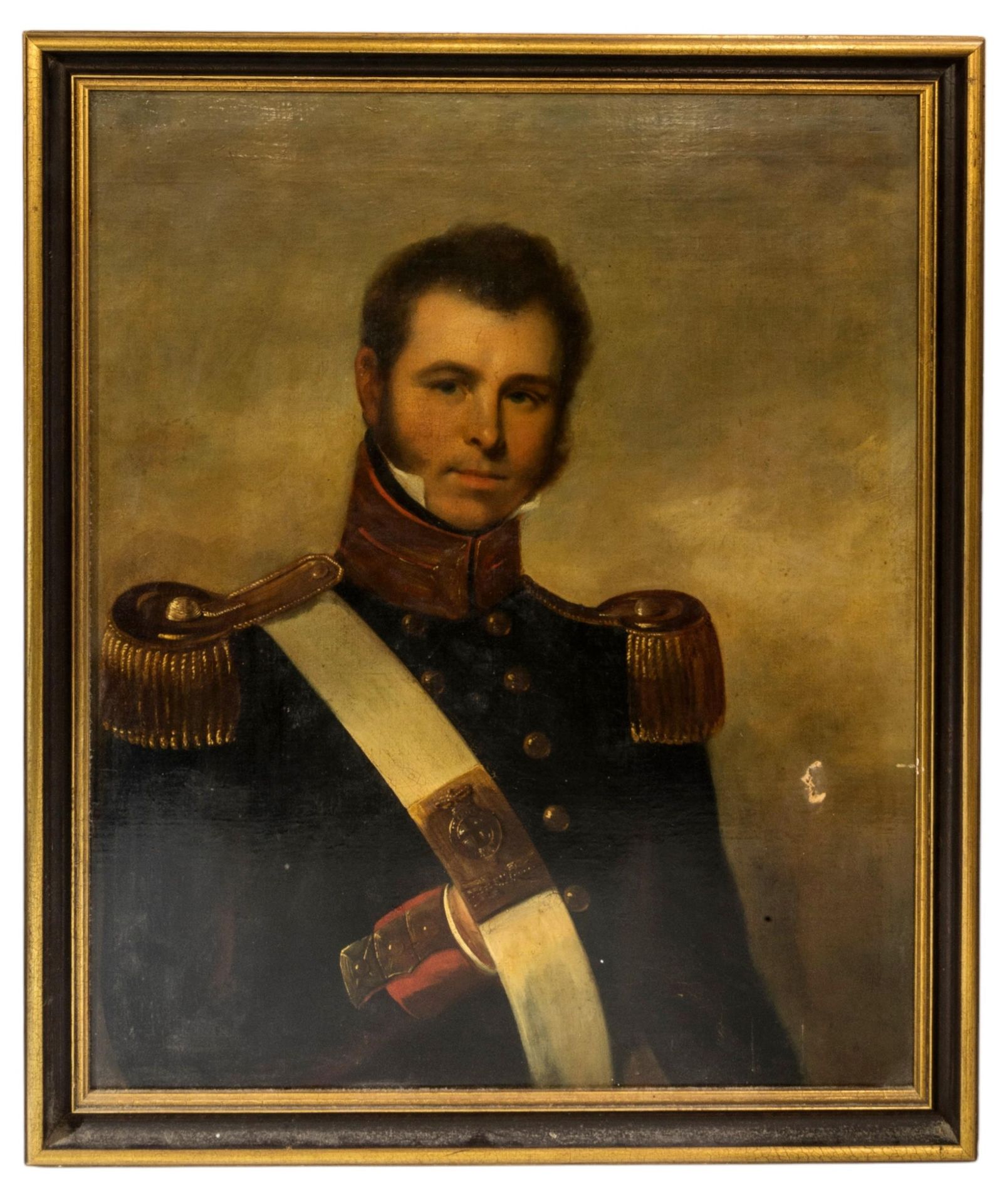 Null 一幅 19 世纪油彩人物画，描绘一位身着肩章的英国将军，他的右手放在腰带后面，未署名（A.F） 78.5 x 65 厘米
