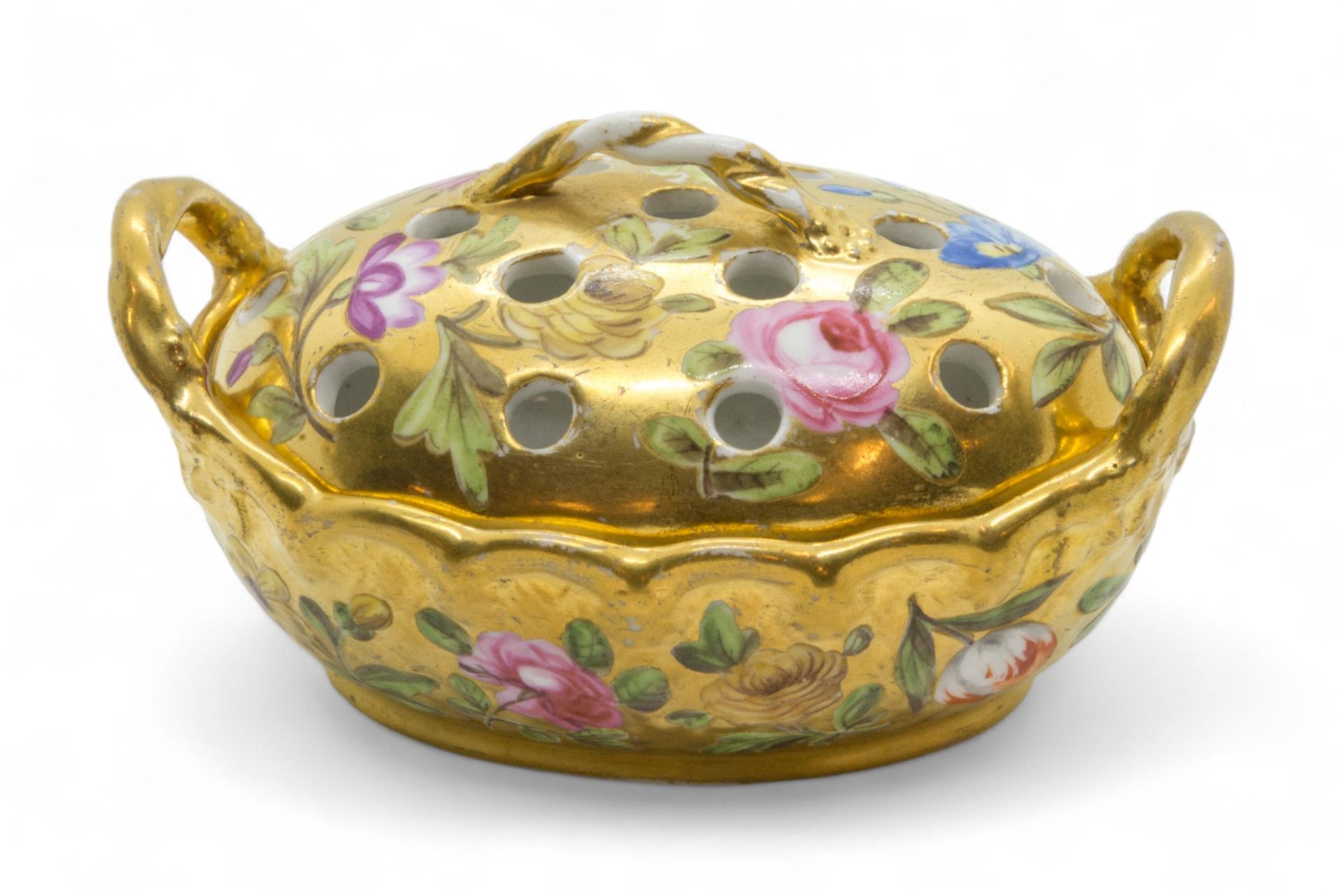 Null POT VIOLET DU PREMIER SIÈCLE Vers 1820, fleurs éparses sur un fond d'or, 10&hellip;