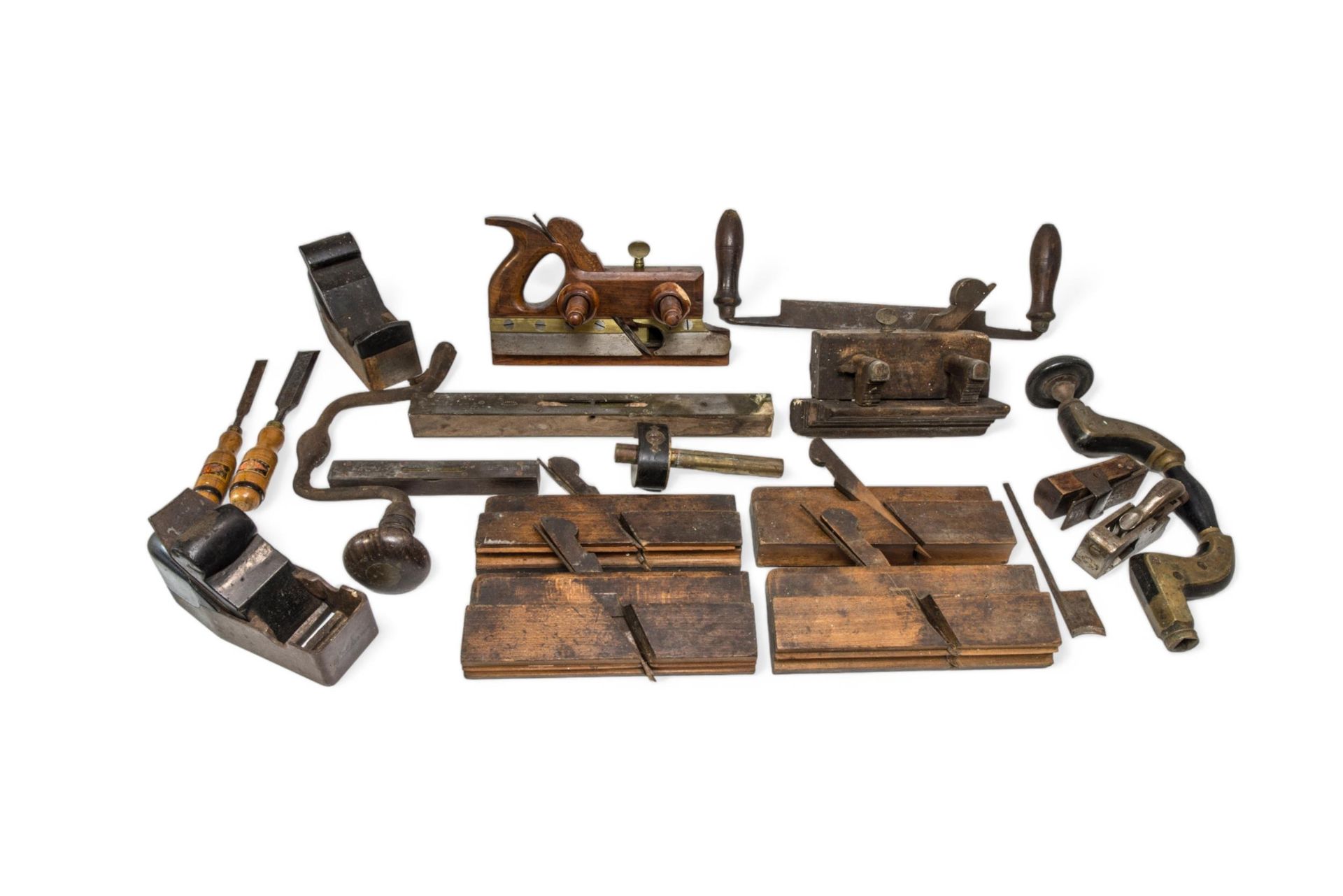 Null 一把 19 世纪的成型刨、其他各种刨子、一个支架、一个辐条刨和其他工具。