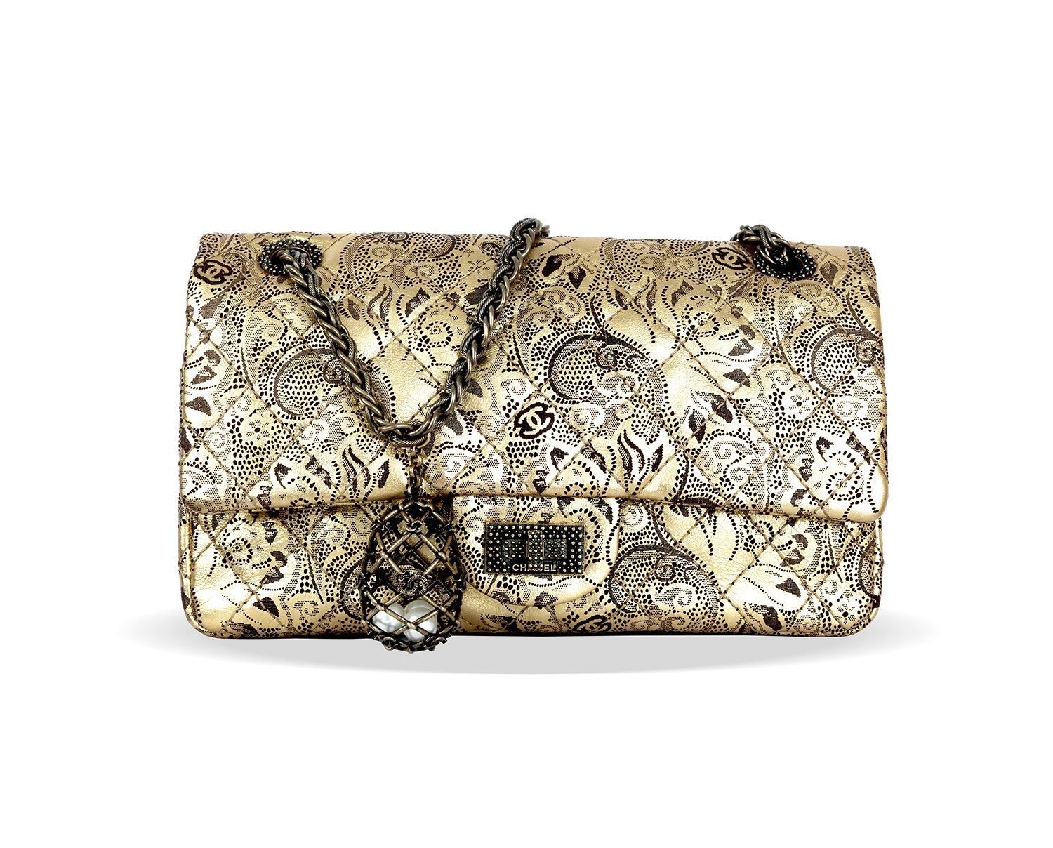 Chanel Rarissime sac à main Chanel en cuir d’agneau doré perforé de la collectio&hellip;