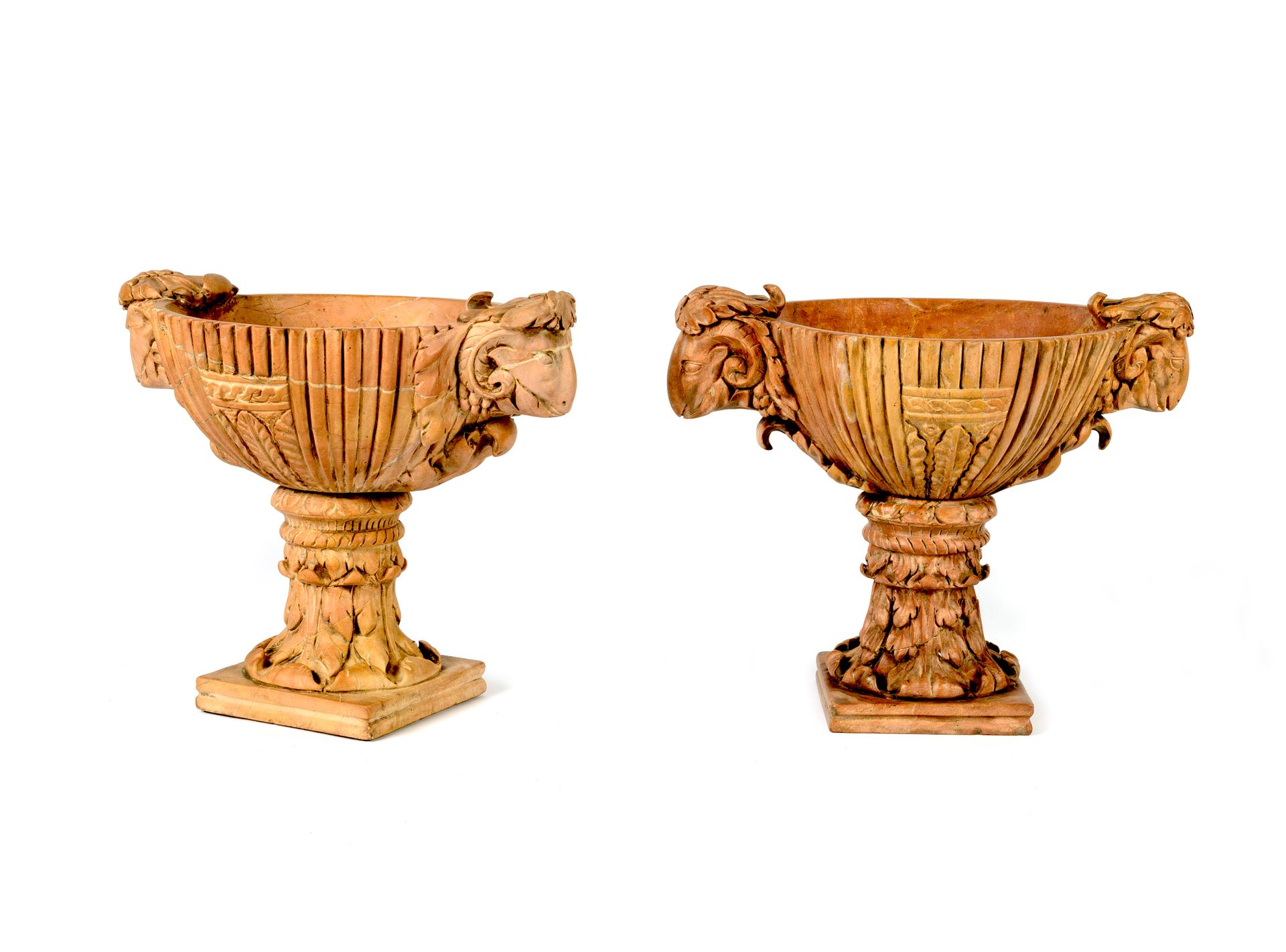 Null Paire de vasques en marbre jaune antique réalisées à la manière de Benedett&hellip;
