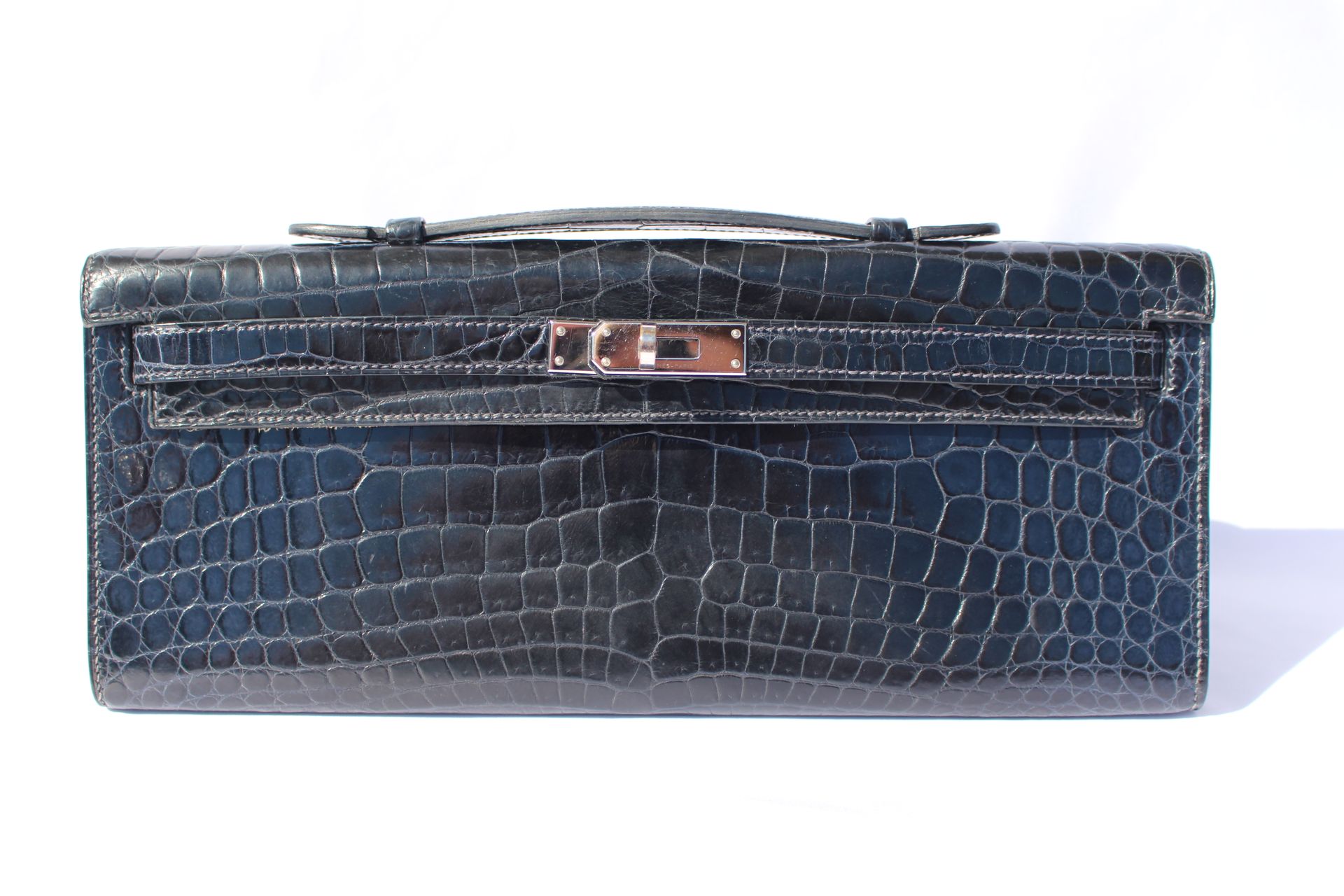Hermès Pochette Hermès Kelly Cut en crocodile lissé couleur bleu marine (Nilotic&hellip;