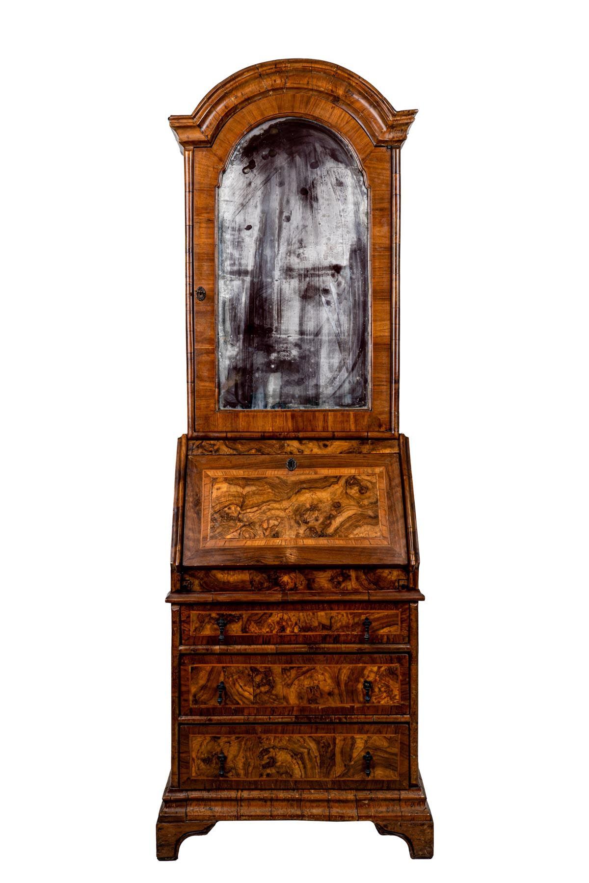 Null Bureau-trumeau, estilo veneciano del siglo XVIII, en madera de nogal y oliv&hellip;