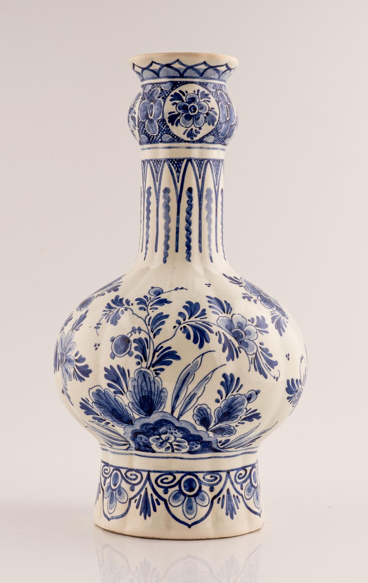 Null Vase en céramique bleu et blanc de Delft Hollande


20ème siècle


h cm 30