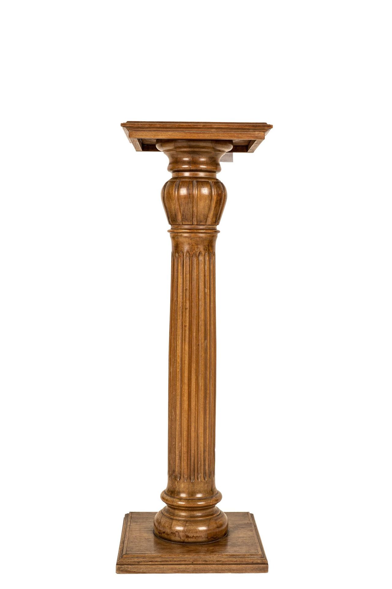 Null Colonna in legno di noce


inizi XX secolo


cm 32,5x32,5x99,2