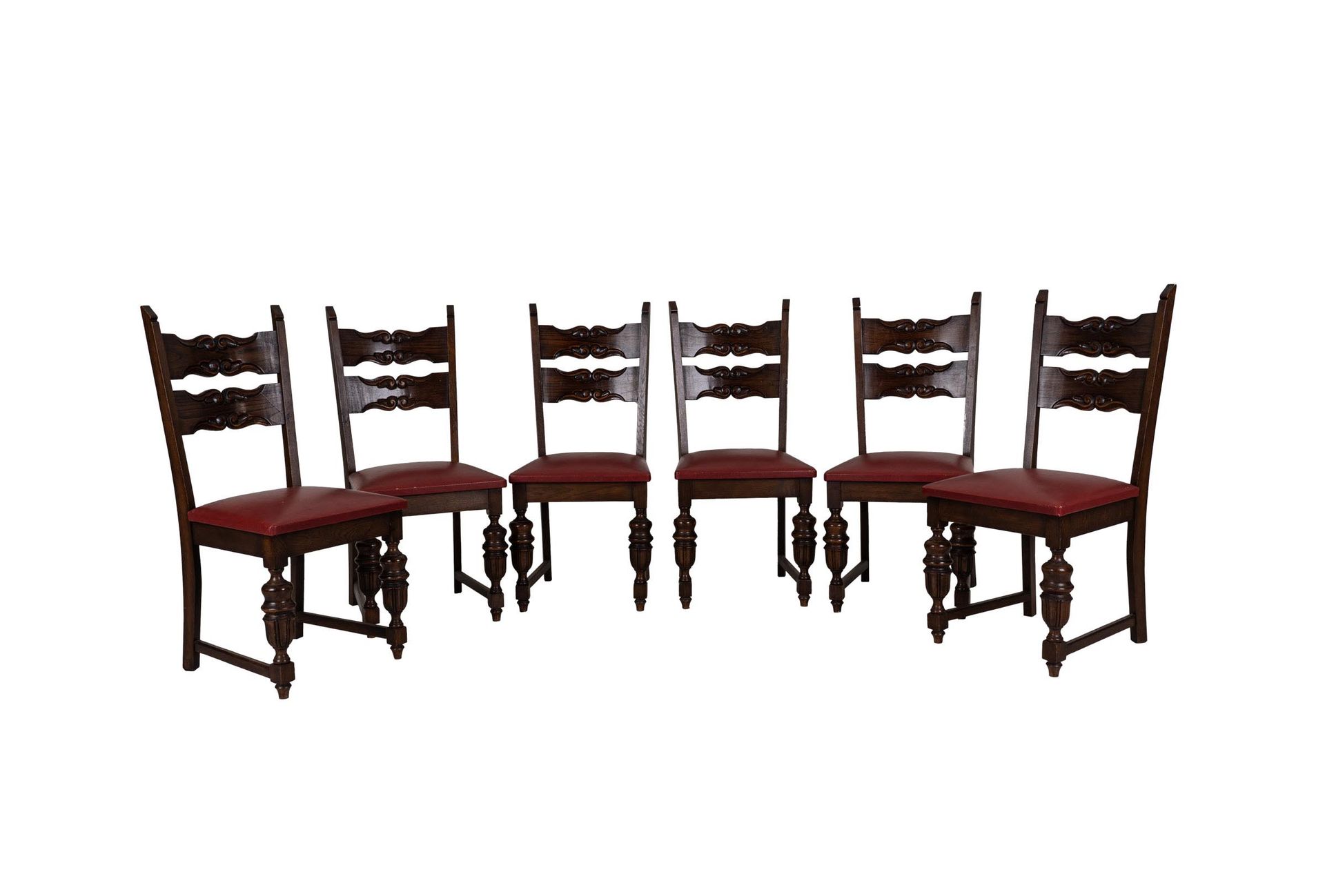 Null 延长的桌子和六把椅子


英国 20世纪初


橡木雕花，椅子上有红色皮革装饰的座椅


桌子80x165x94厘米，椅子101x49x47厘米


&hellip;