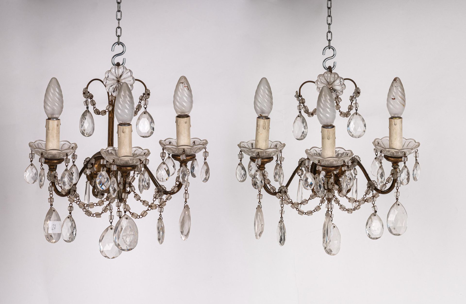 Null 一对壁灯


20世纪初


三盏镀金金属灯，带玻璃水滴