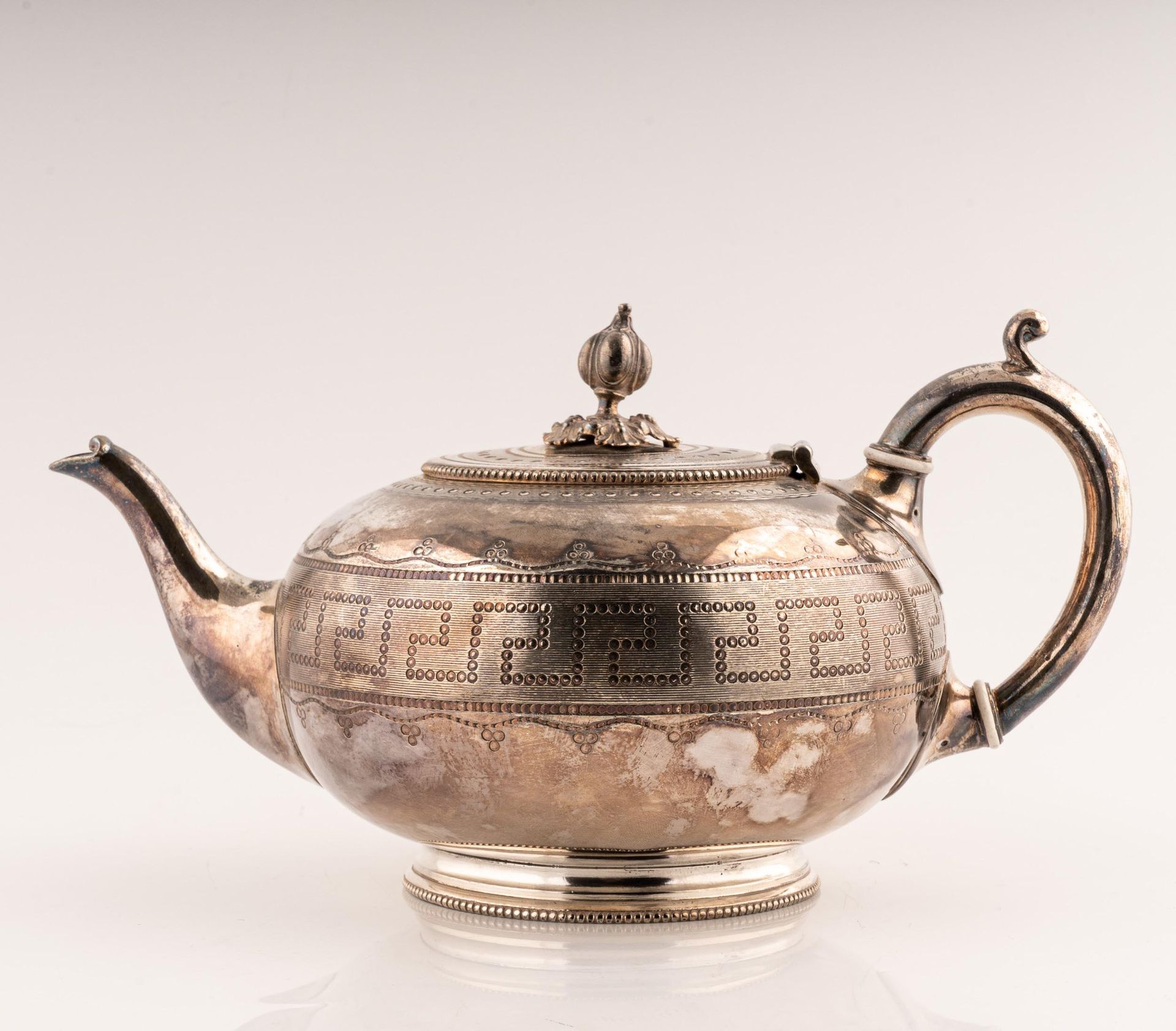 Null Sheffield teapot


end of XIX century


cm 15x26