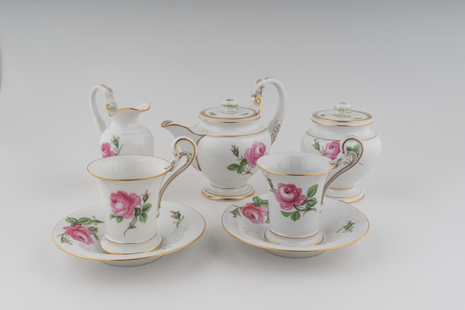 Null Service à thé téte à téte 

Meissen 20e siècle 

en porcelaine blanche, com&hellip;