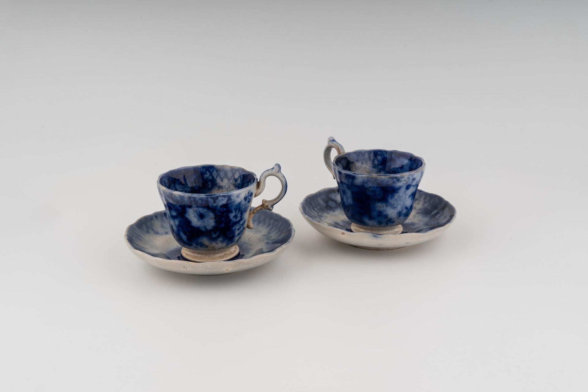 Null Paire de tasses Villeroy & Boch 

19ème siècle 

porcelaine blanche et bleu&hellip;