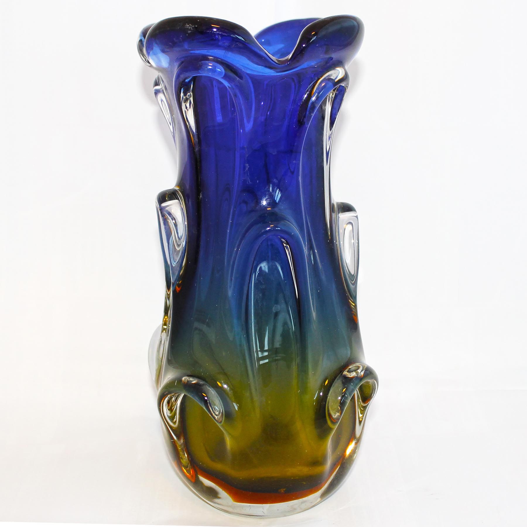 Null Vase en verre 

Murano 20e siècle 

dans des tons de bleu et de vert 

30 c&hellip;